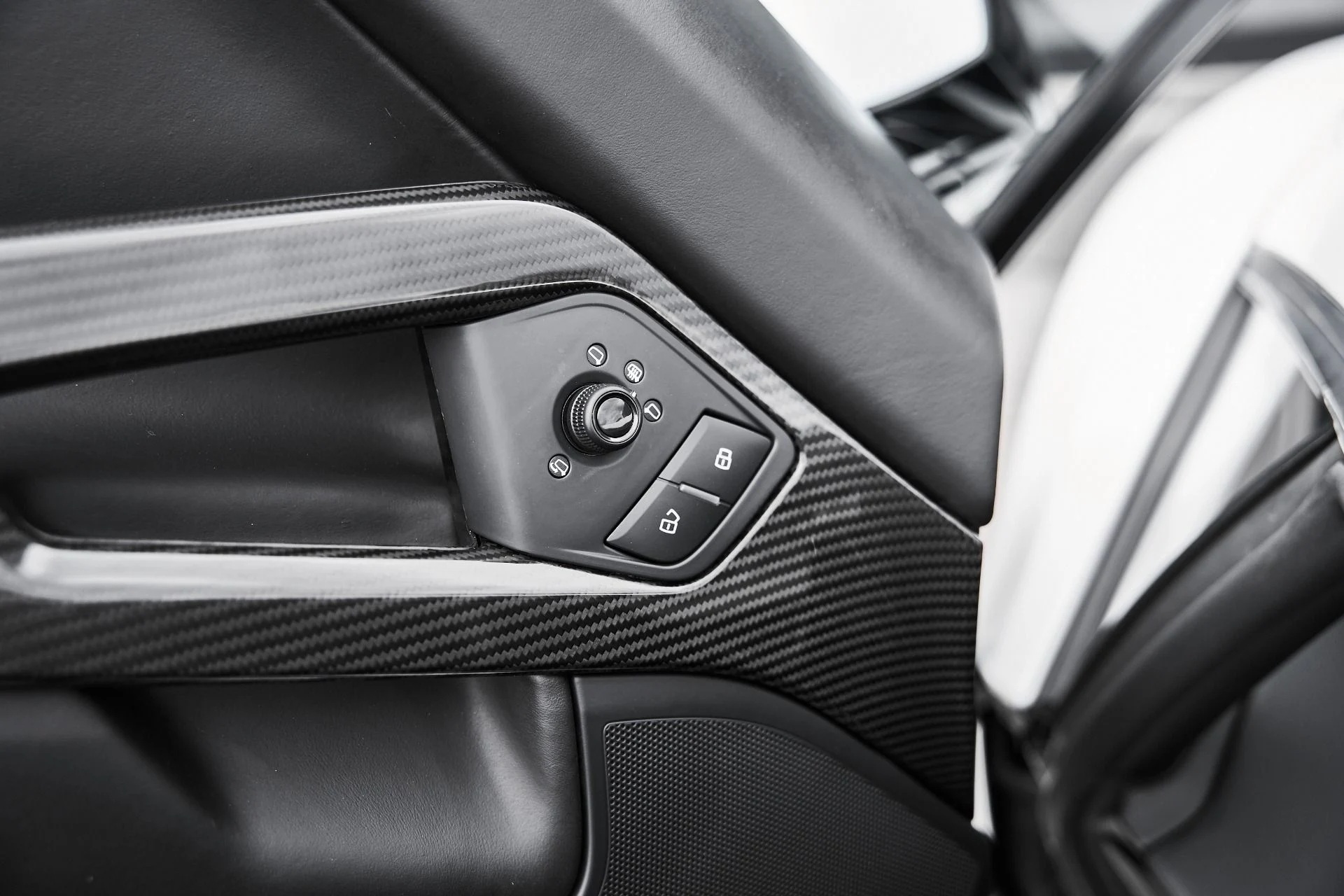 mph038_2423964757_Used_2018_Lamborghini_Aventador_S_Base_1775006875_bea5d15515