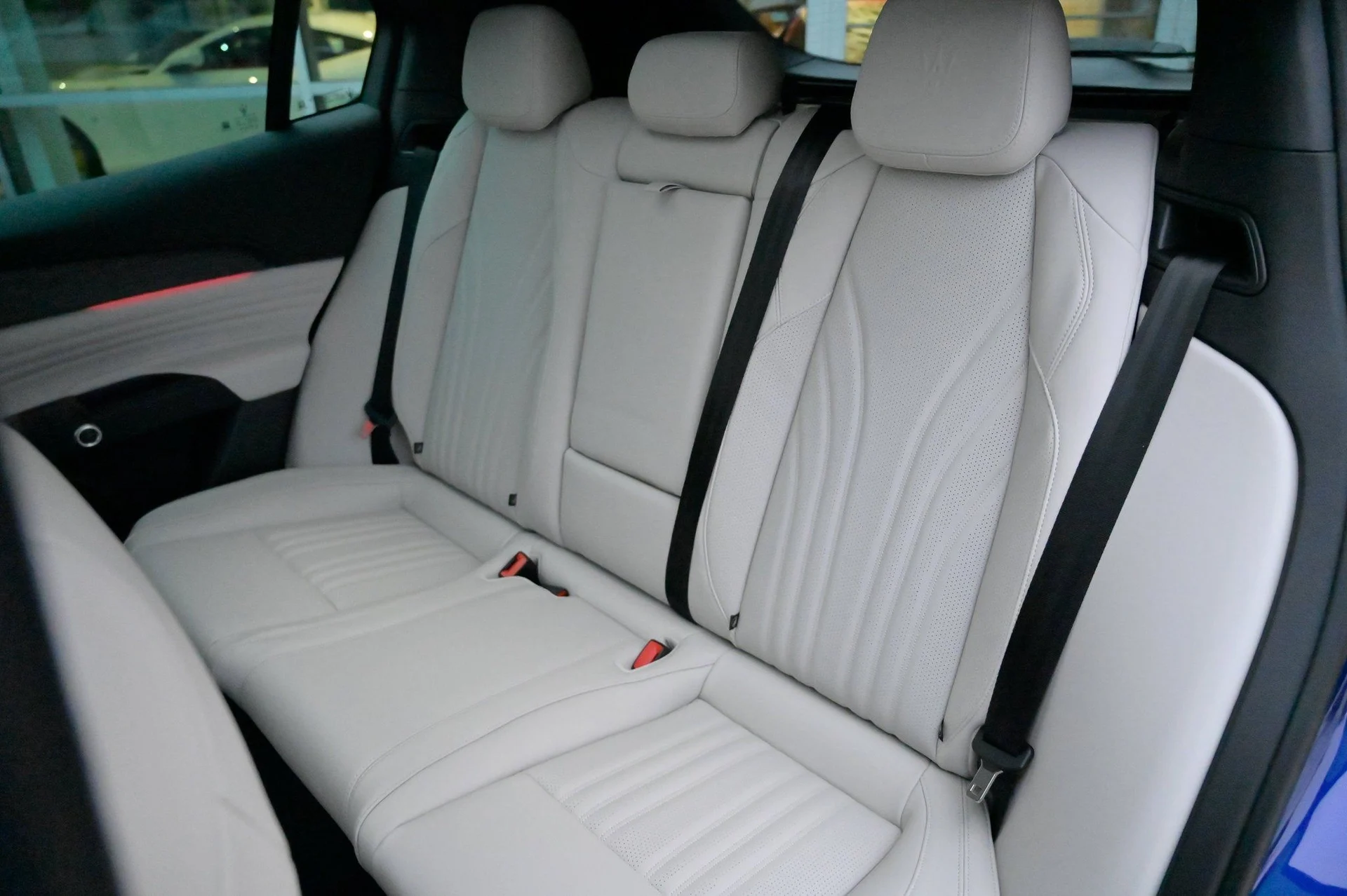 mph038_2432043827_b090a6034e8642cda3052427be17be37_704ddc639b