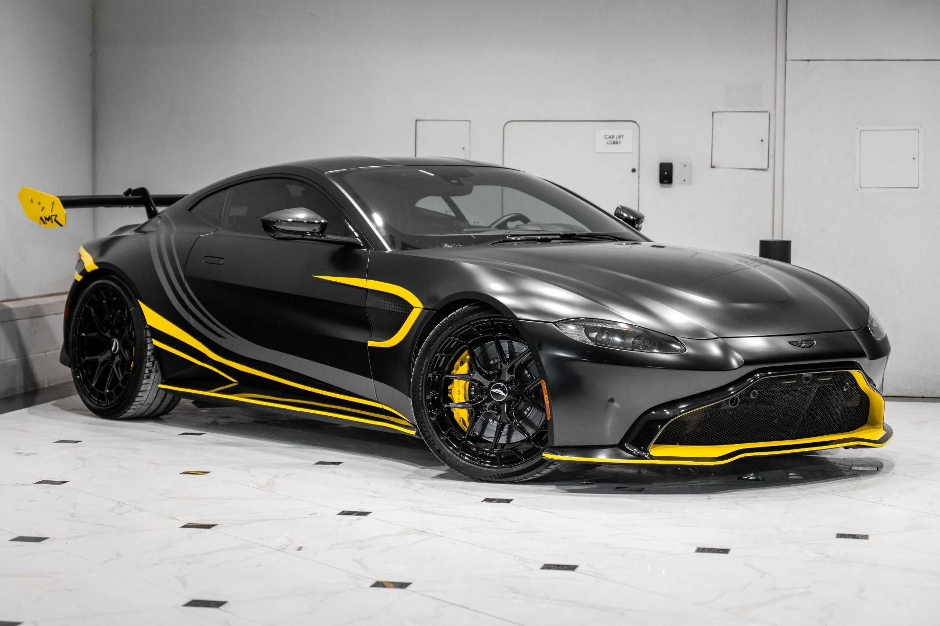 mph038_2435214803_Used_2019_Aston_Martin_Vantage_1765989078_68e69d9447