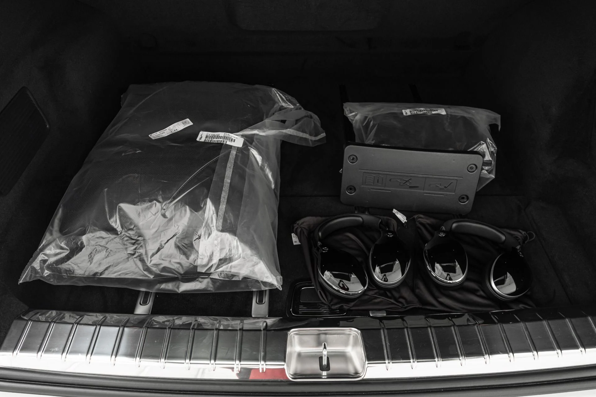 mph038_2435342005_Used_2024_Mercedes_Benz_Maybach_GLS_600_4_MATIC_4_Seat_Configuration_Rear_Seat_Entertainment_1776281488_e443feec7a