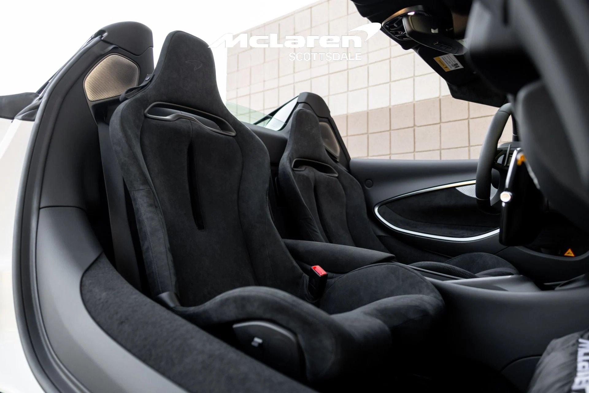 mph038_243610291_Used_2025_MCLAREN_ARTURA_1728156448_4c5b353ec2