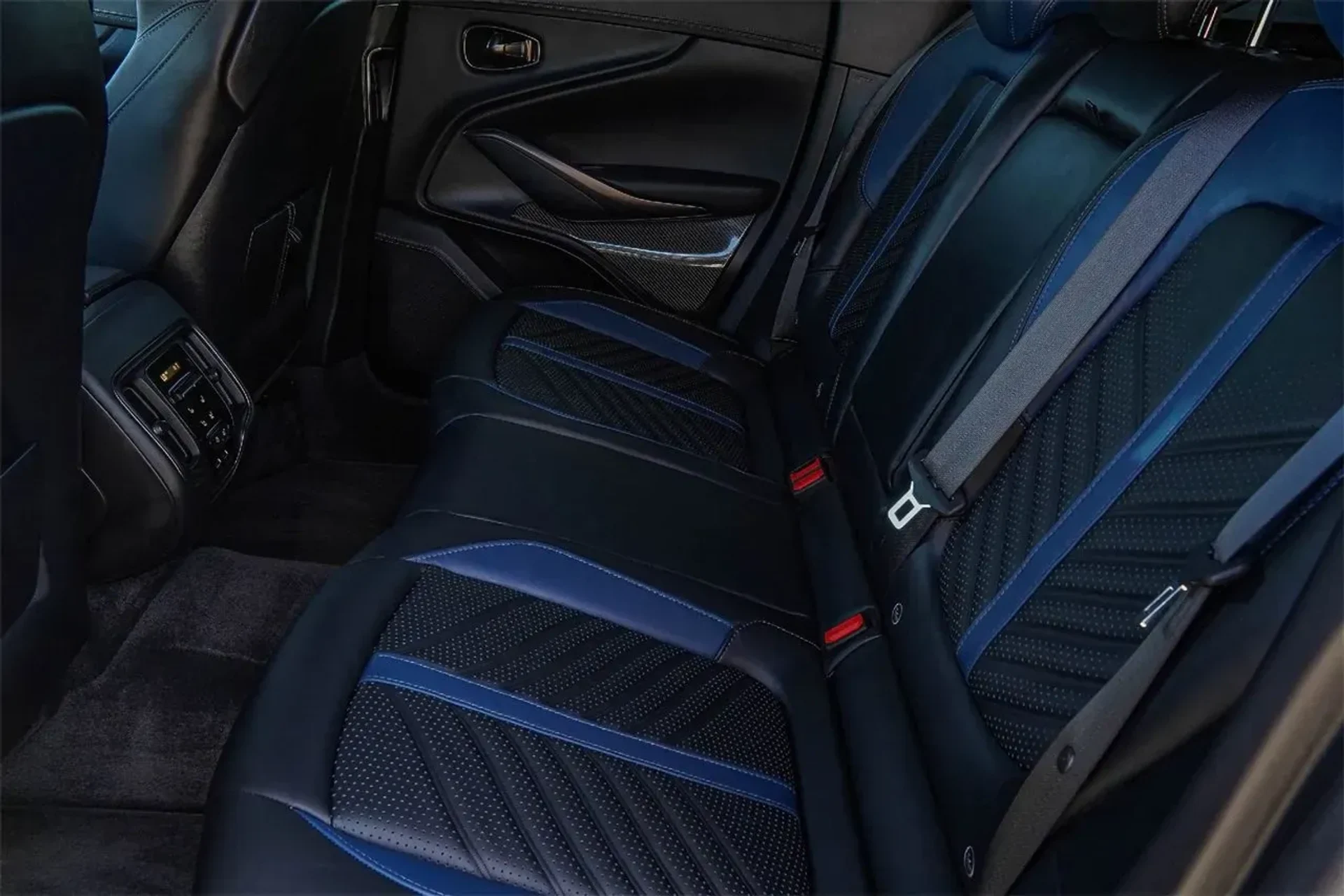 mph038_2444799187_28616f2a7f324c6182baa84bc2d5c66c_aa4eb55755