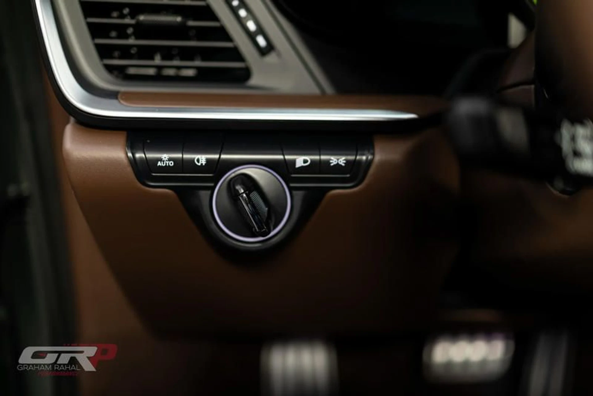 mph038_2458645882_59_B0_CF_1_C_2846_46_B7_9_E6_D_8_C996_E56_CEB_1_645a17700e