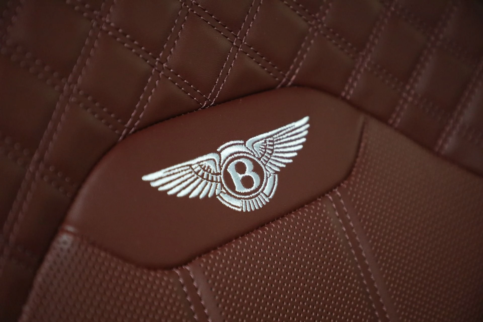 mph038_246659563_Used_2025_Bentley_Bentayga_S_Black_Edition_d41b6dd341