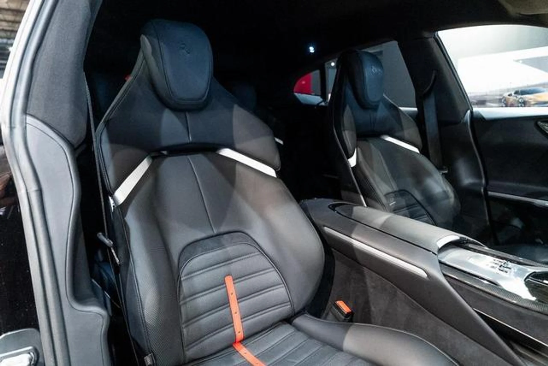 mph038_2468942667_z_BO_8_Rue_Q8_VW_Vha8d_AUJ_p_47gg_d6e254bf6c