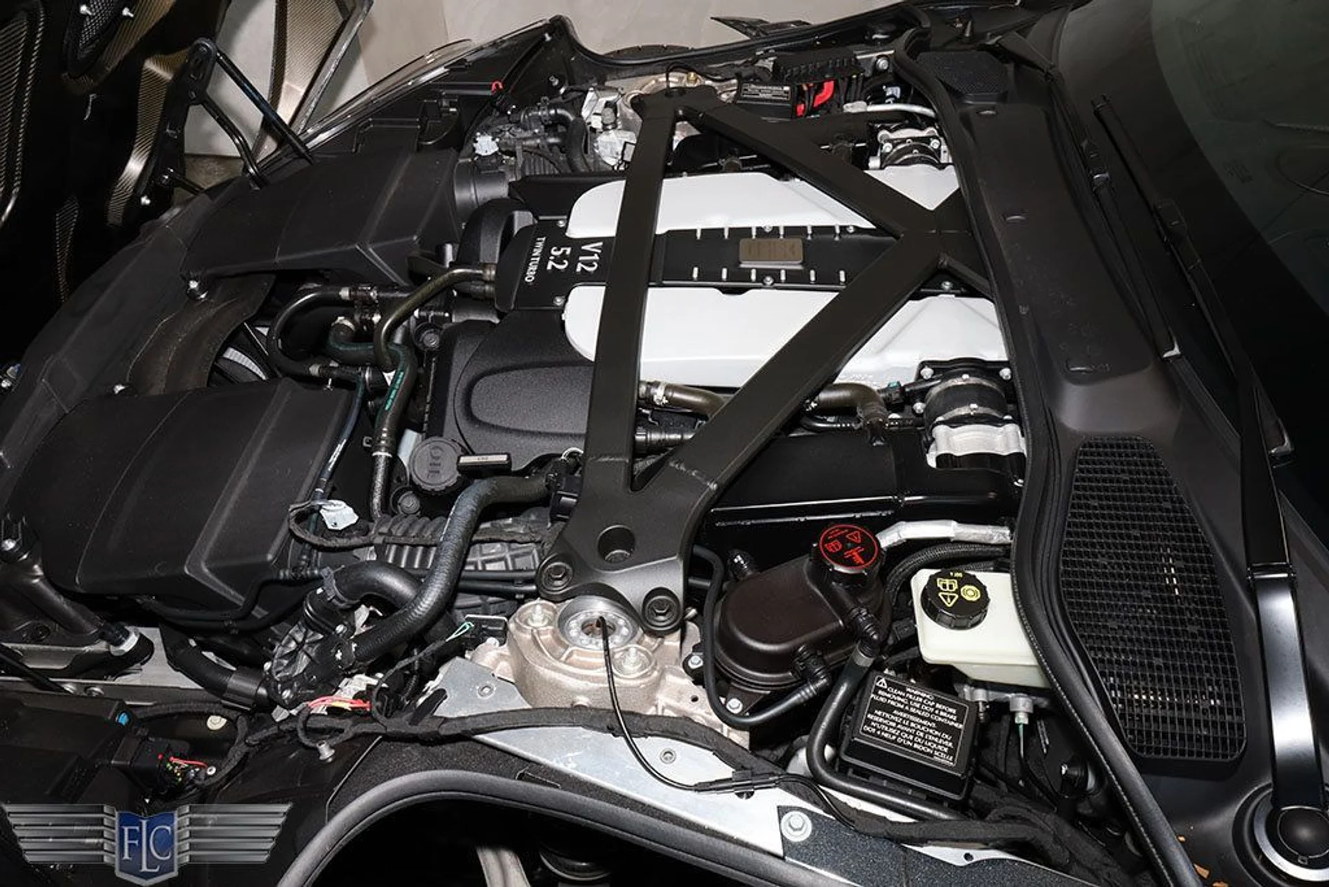 mph038_2479211849_used_2022_aston_martin_dbs_superleggeracoupe_9689_22952406_39_1024_6dda58ba7c