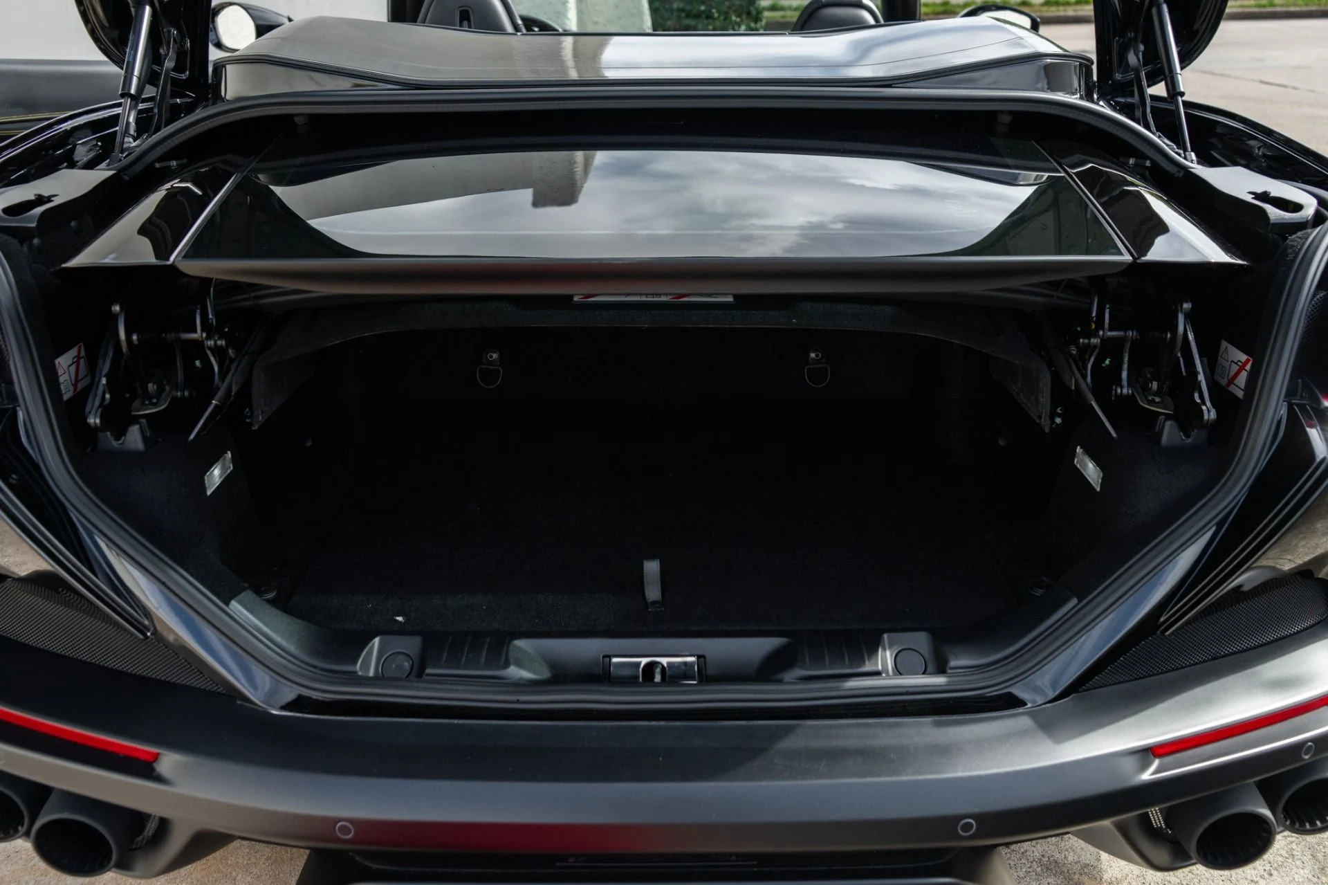 mph038_2496391881_Used_2020_Ferrari_Portofino_1775601900_9be47ad604