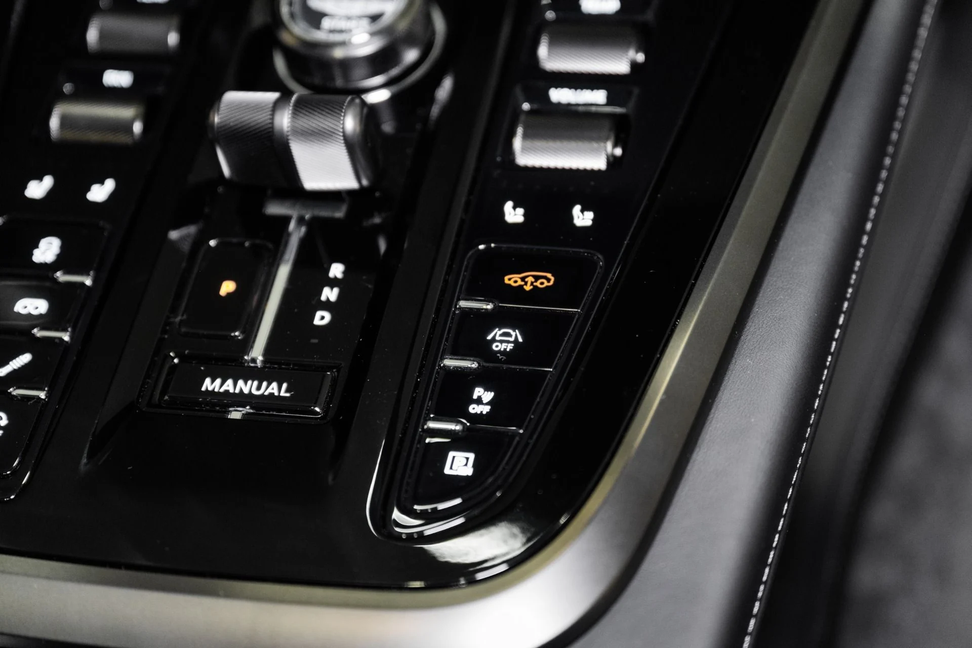 mph038_2506839317_New_2026_Aston_Martin_DBX_S_1778681789_ab30002137