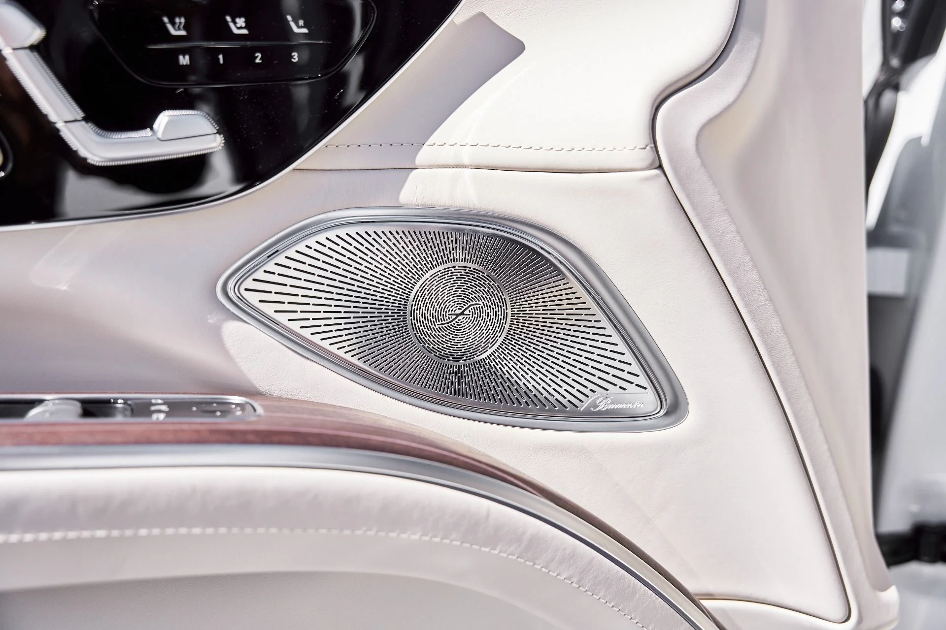 mph038_2509874678_Used_2025_Mercedes_Benz_EQS_Maybach_EQS_680_1773365830_afeef9793f