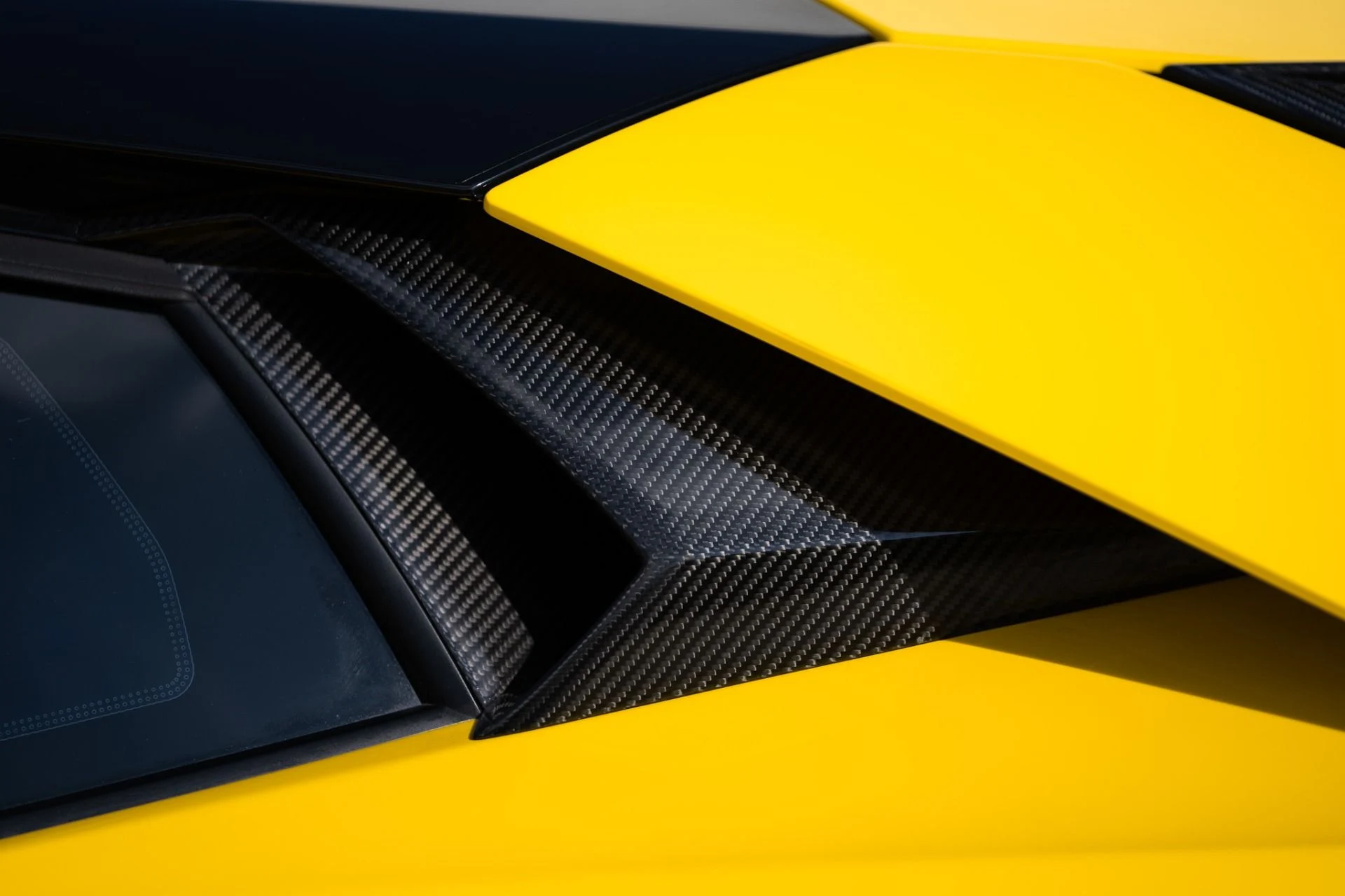 mph038_2526822085_Used_2018_Lamborghini_Aventador_S_LP_740_4_S_1761083362_1f0097749e
