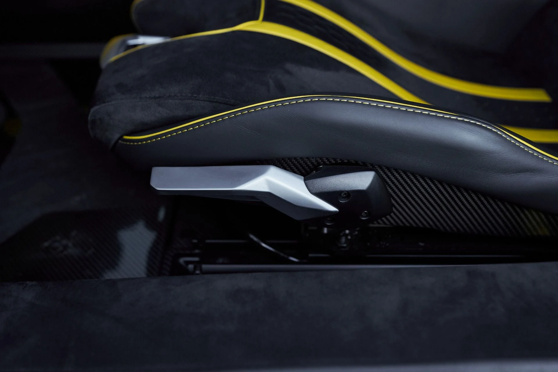 mph038_2536945254_Used_2023_Lamborghini_Huracan_Tecnica_Base_1765333527_741411b5ce