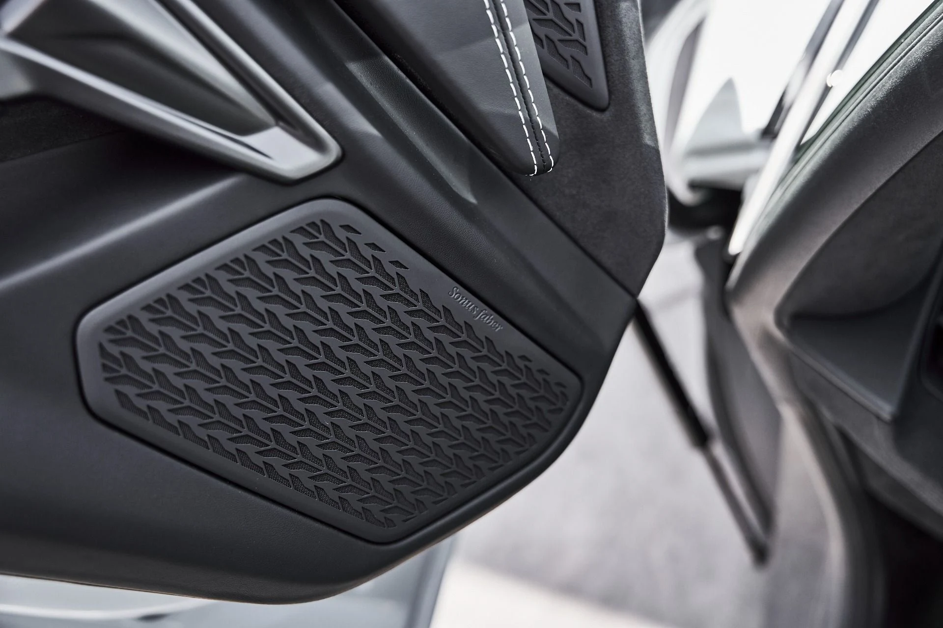 mph038_2539838625_Used_2026_Lamborghini_Revuelto_Base_1777078408_063a4d7a9e