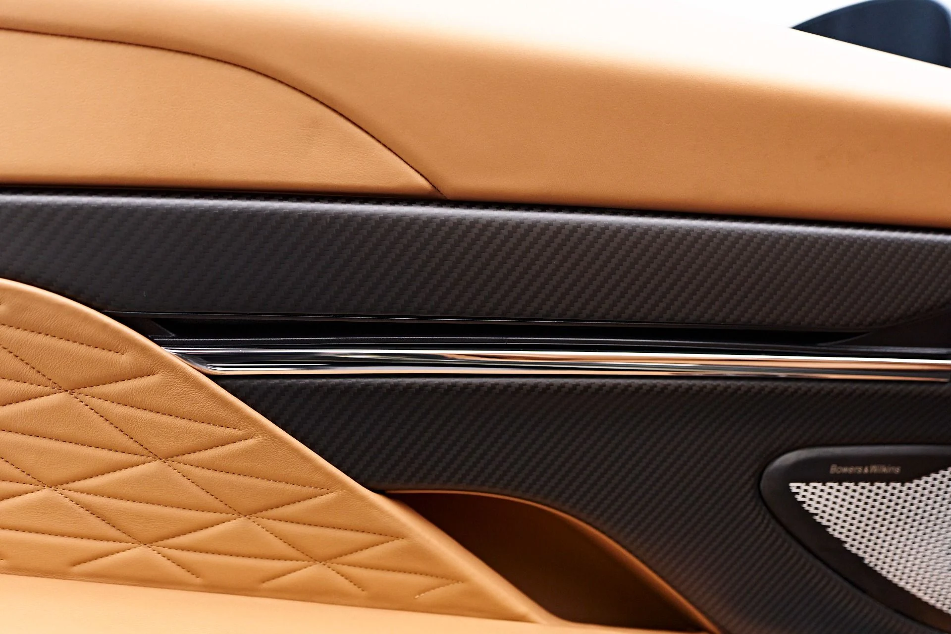 mph038_2551032174_Used_2024_Aston_Martin_DB_12_Volante_1731606794_14e160303a