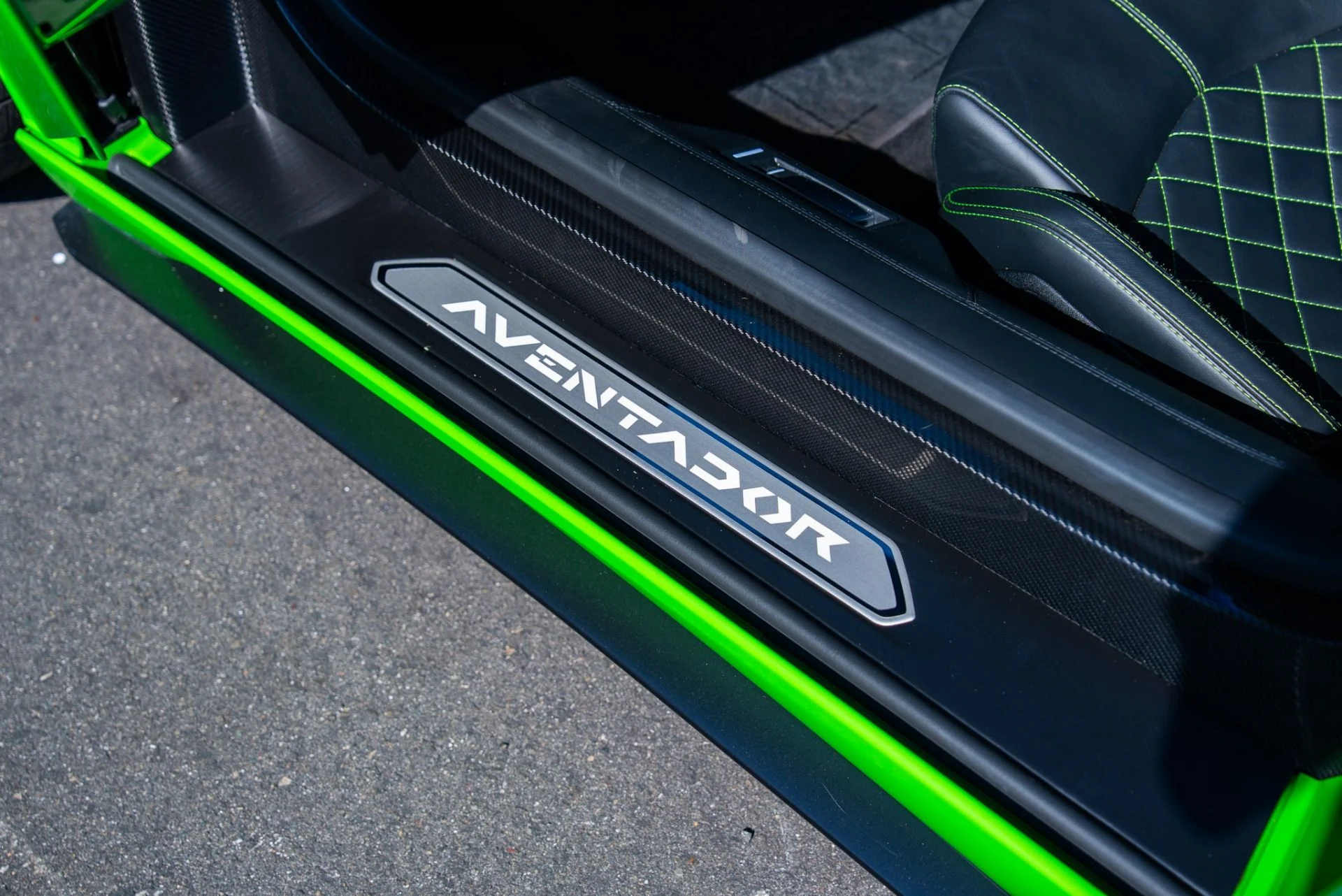 mph038_2554667006_Used_2018_Lamborghini_Aventador_LP_740_4_S_1762289338_370b58d9e4