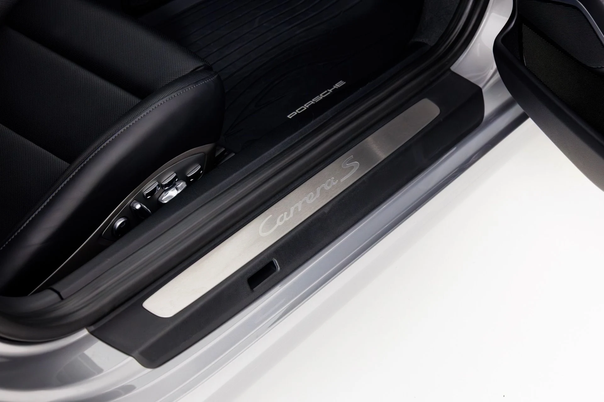 mph038_2558116693_Used_2017_Porsche_911_Carrera_S_1769117490_8229825b80