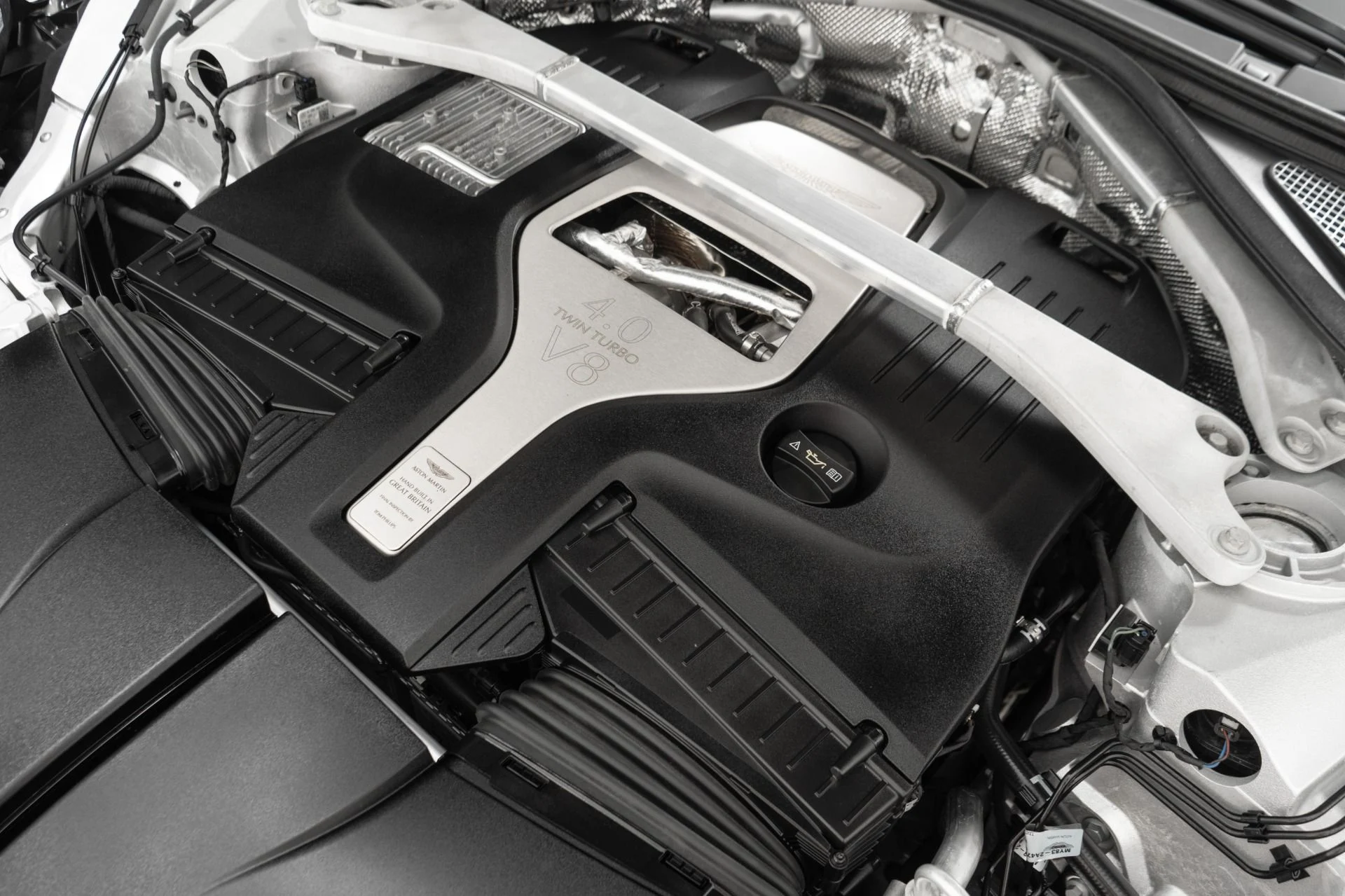 mph038_2559101334_Used_2022_Aston_Martin_DBX_Inspire_Interior_Panoramic_Glass_Roof_1768577426_fc7c801763