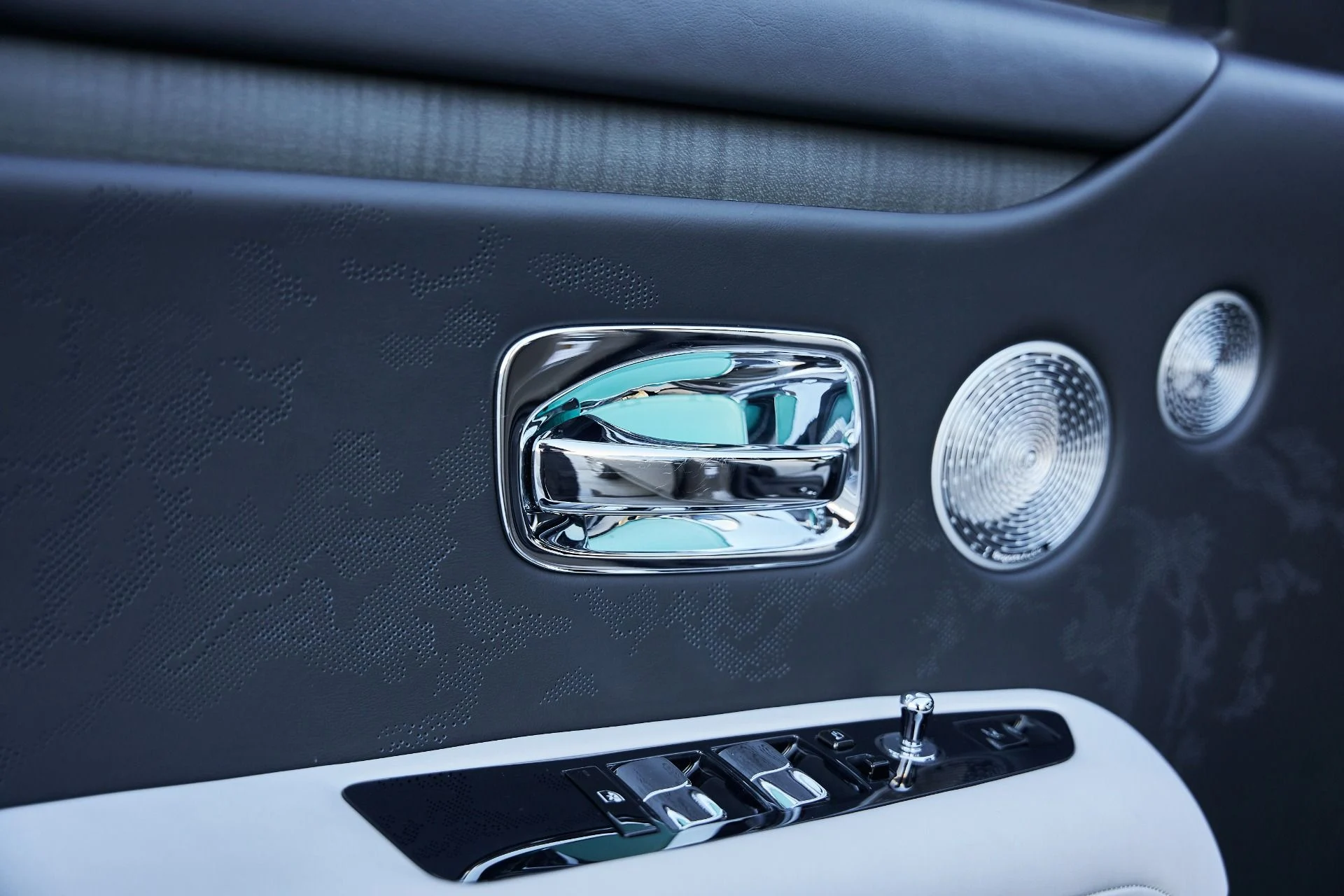 mph038_2573319609_Used_2025_Rolls_Royce_Ghost_Base_1770087443_df0cecbc50