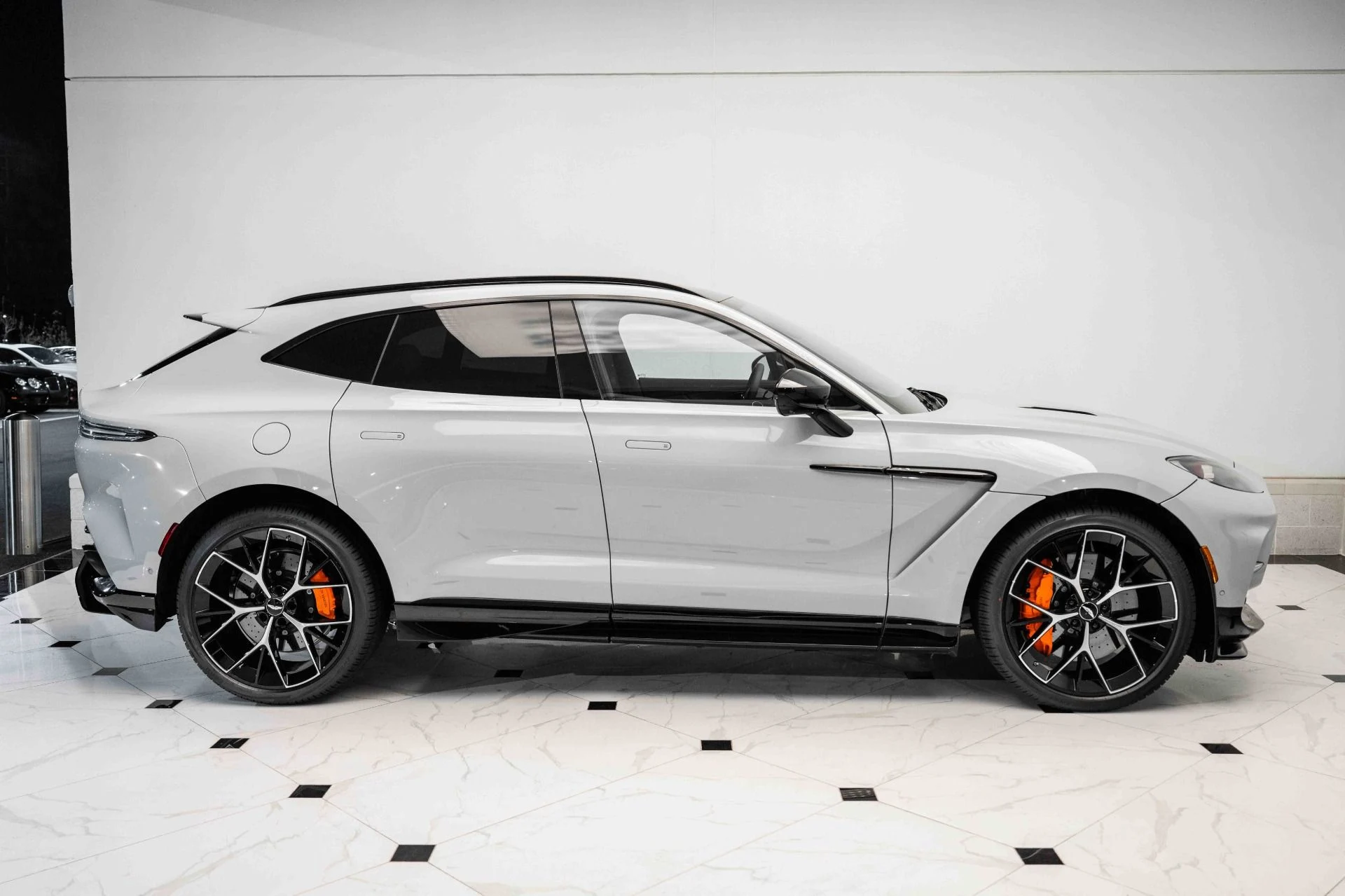 mph038_2594037340_Used_2024_Aston_Martin_DBX_707_1701892795_7d9f94fb9c