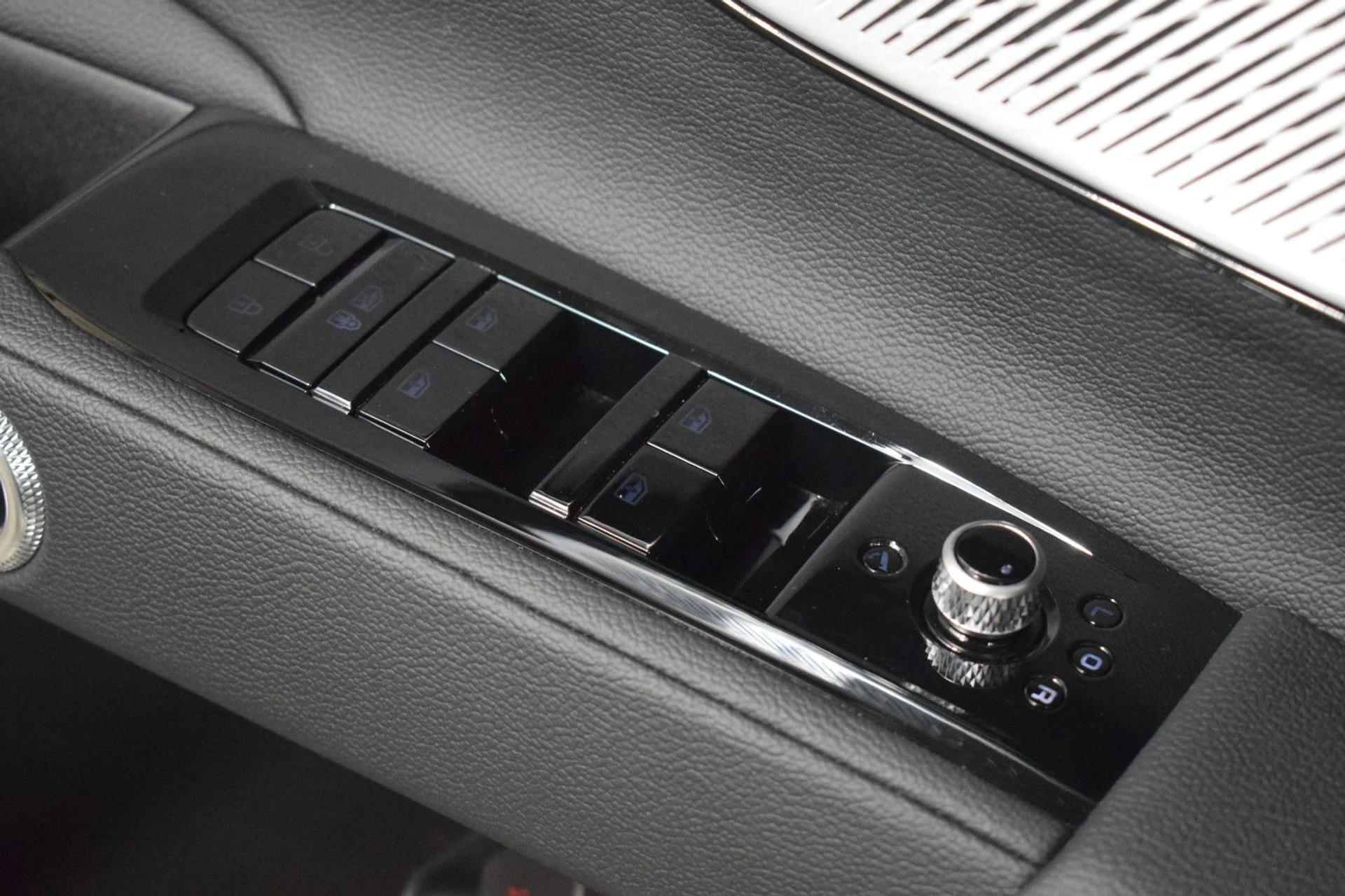 mph038_2604674740_58ff286ab962b039b1ce0569360e739ax_1b60f9c190