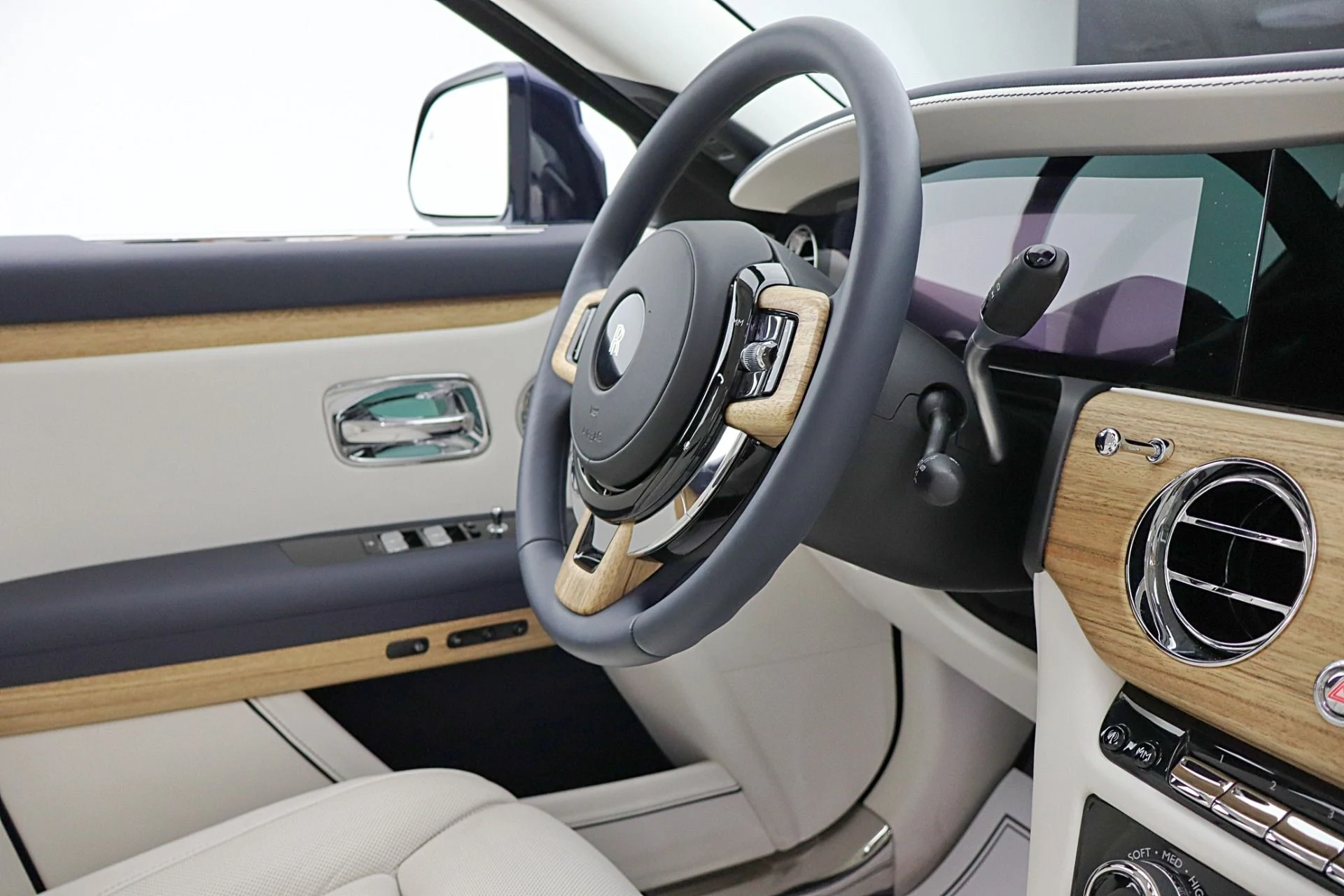 mph038_261248395_New_2025_Rolls_Royce_Ghost_LEASE_OPTIONS_AVAILABLE_8db8f1674f
