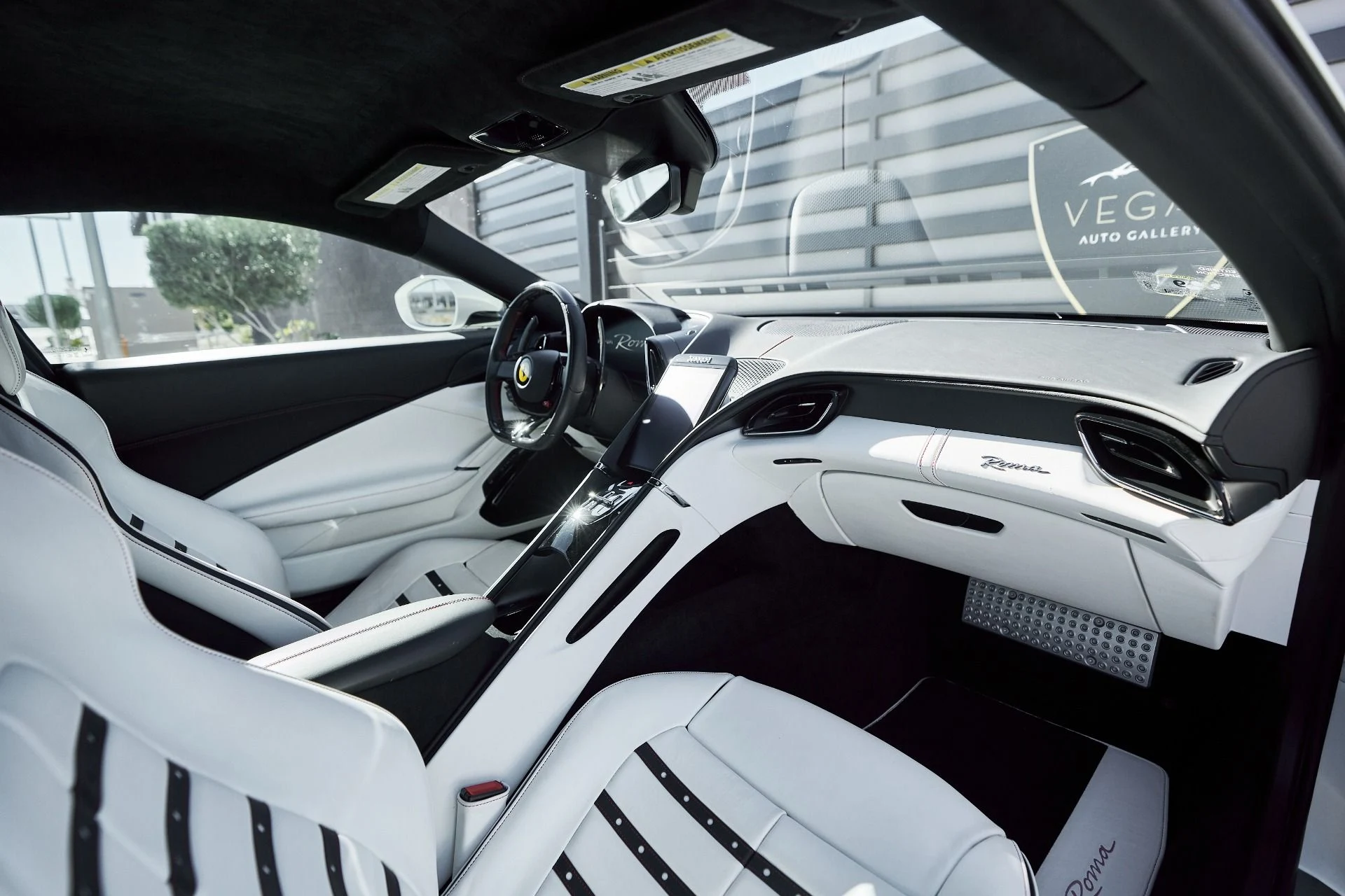 mph038_2622730060_Used_2022_Ferrari_Roma_Base_1764637242_694ec5c60f