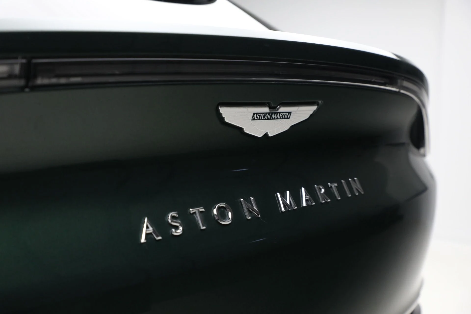 mph038_2628008165_Used_2022_Aston_Martin_DBX_5ec4ddd08e