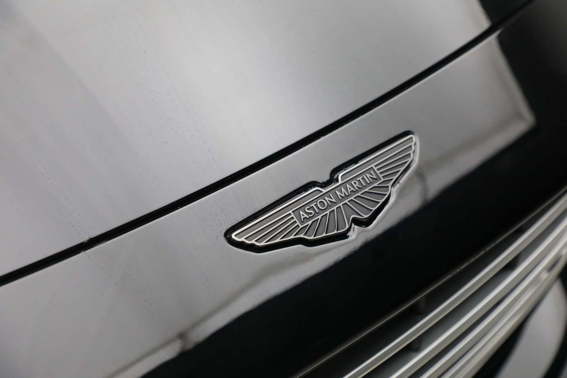 mph038_262924638_New_2025_Aston_Martin_DB_12_Volante_623b882f19