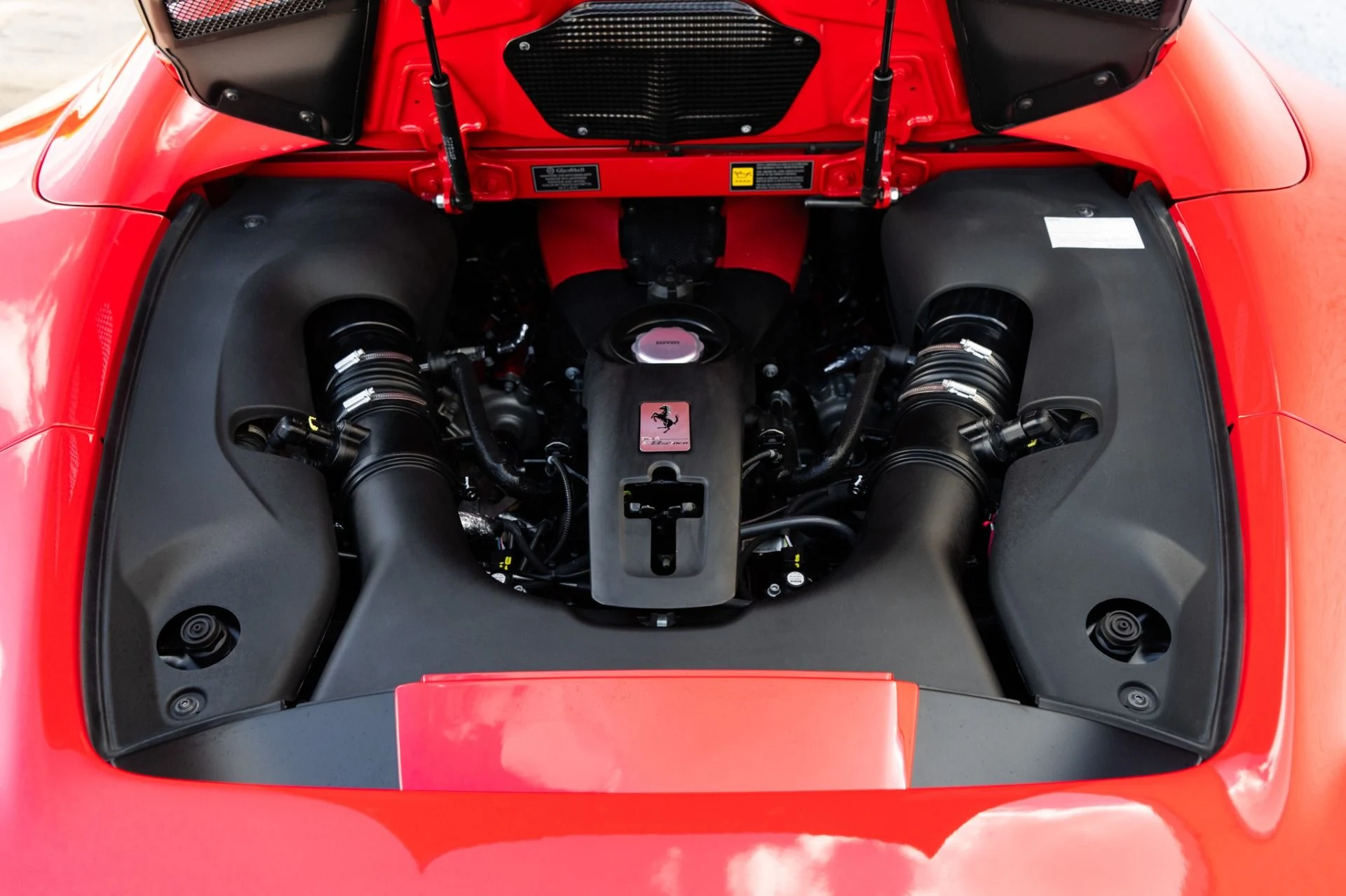 mph038_2635015271_Used_2023_Ferrari_F8_Spider_1759528459_281aeac2fe