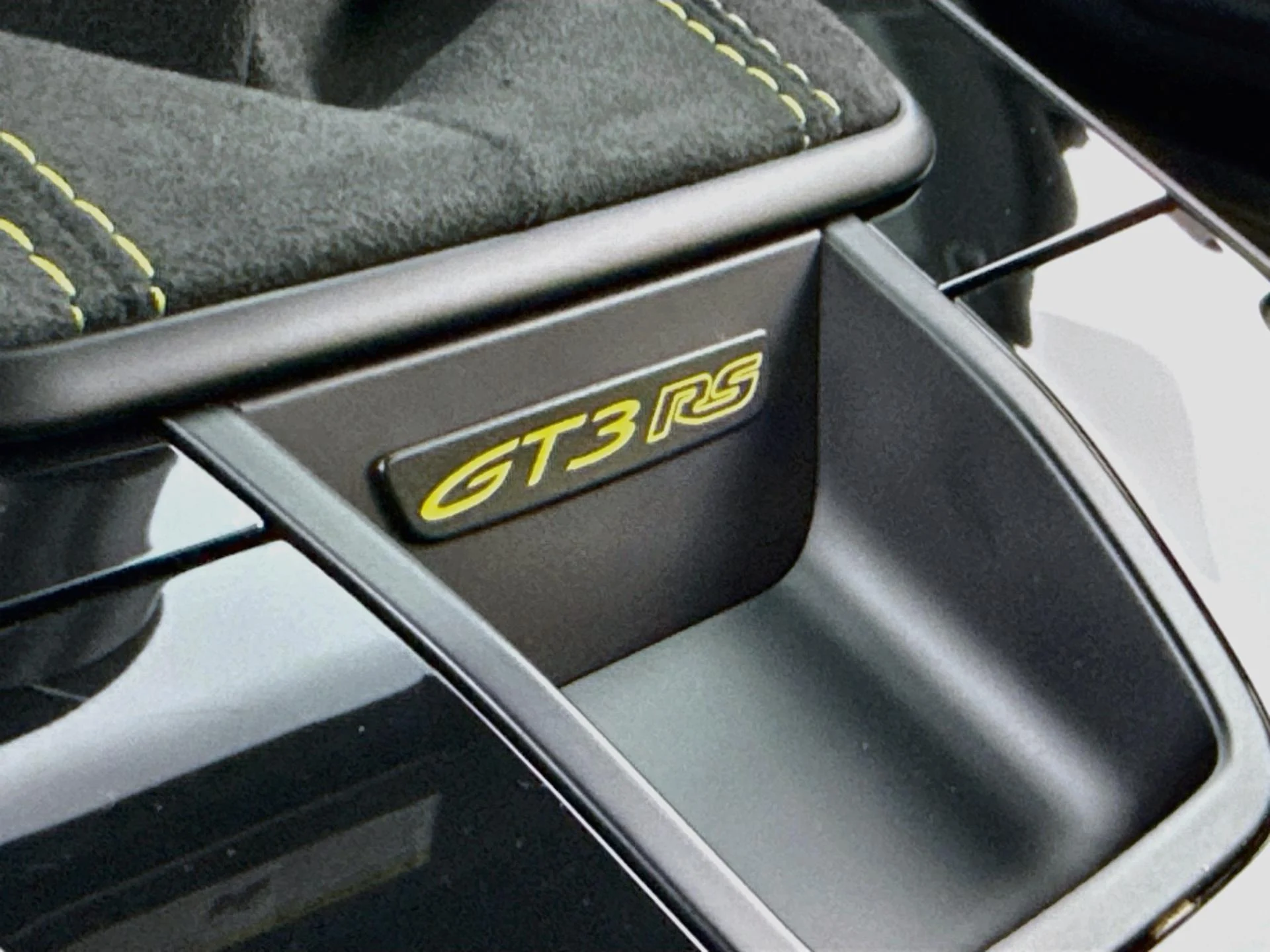 mph038_2641404990_Used_2024_Porsche_911_GT_3_RS_1788561386_4b6adb5e65