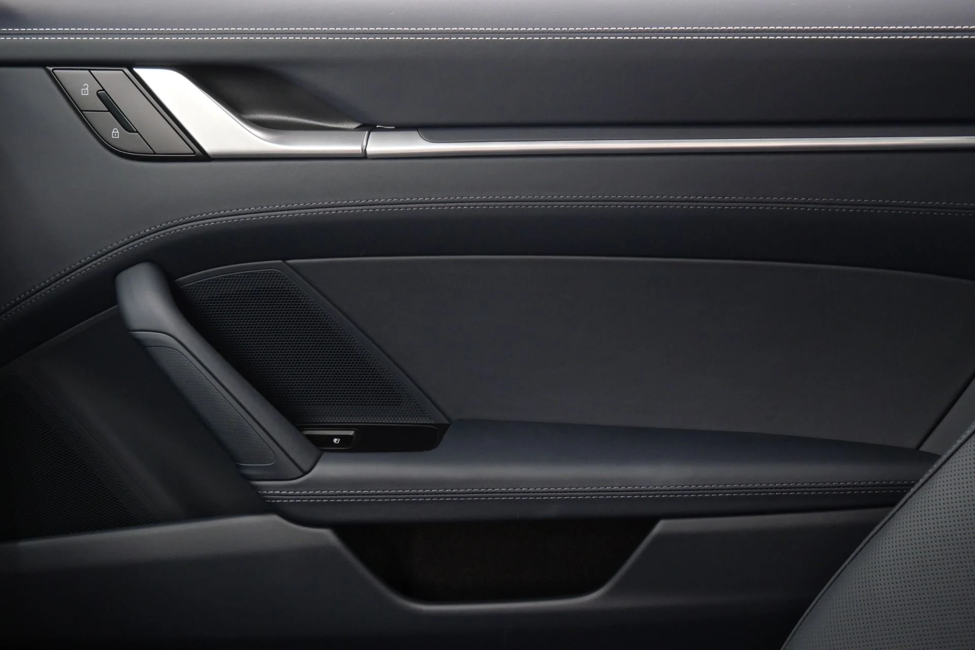 mph038_2650927206_Used_2025_Porsche_911_Carrera_S_Sport_Design_Package_18_Way_Seats_Carrera_Classic_Wheels_1775922258_76bde0dd4e