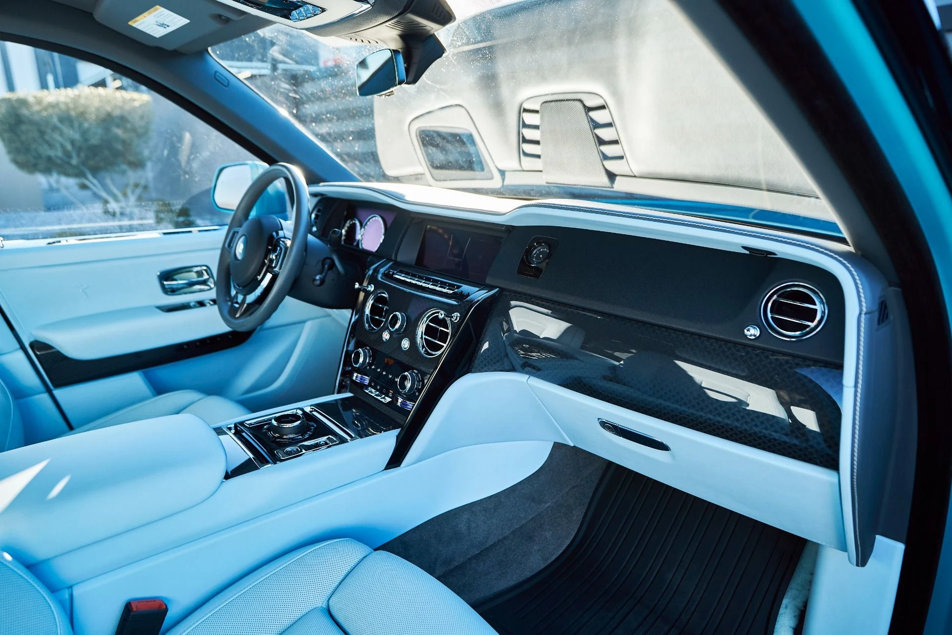 mph038_2655860763_Used_2022_Rolls_Royce_Cullinan_Black_Badge_1765411047_e9689996a2