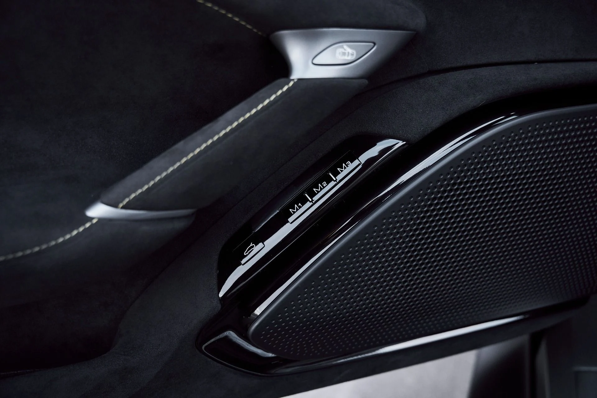 mph038_2660096032_Used_2024_Ferrari_Roma_Base_1769222138_d5792ffa98