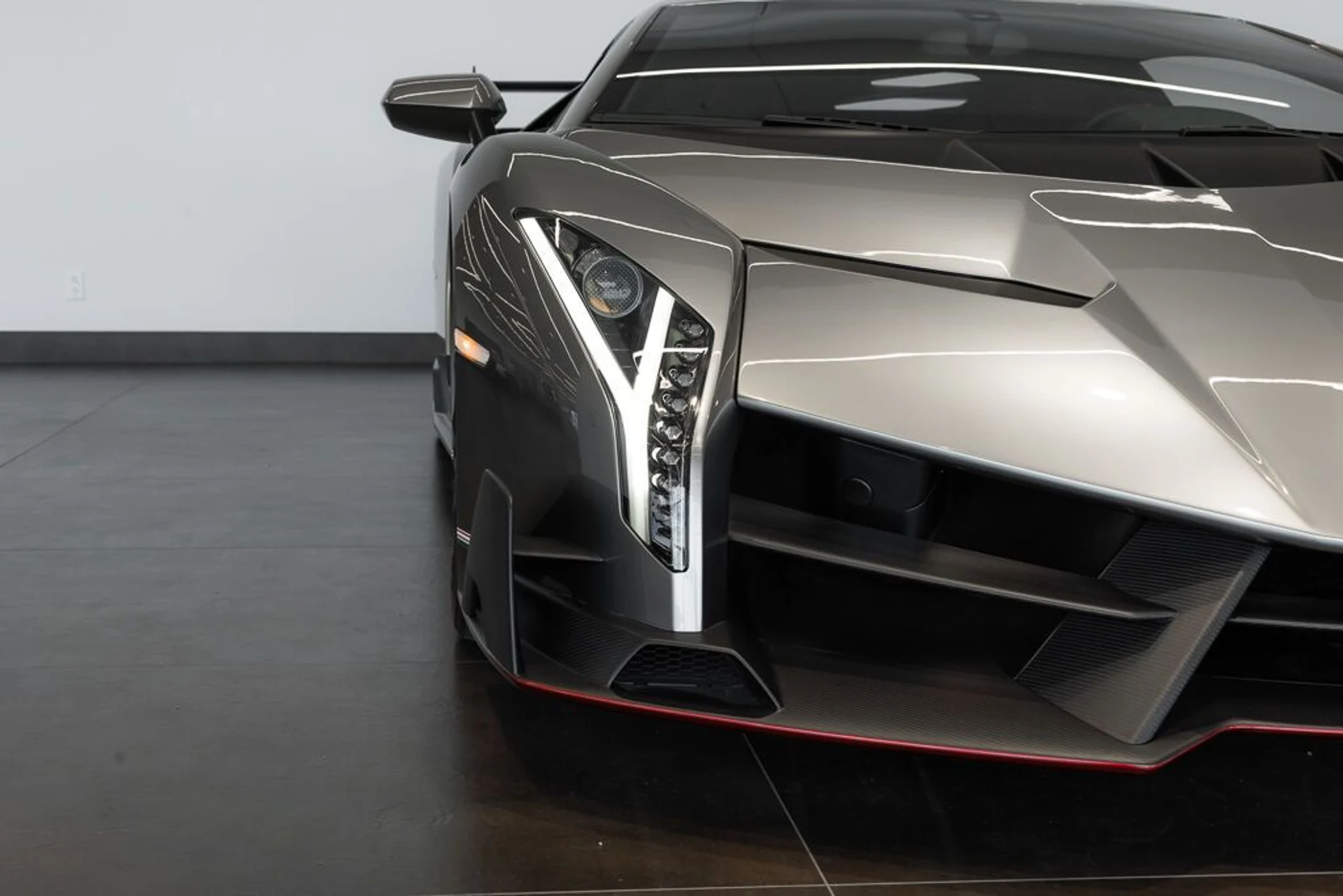 mph038_2666034300_lamborghini_veneno_2014_jpg_v_1779988126_1d16ba55d9