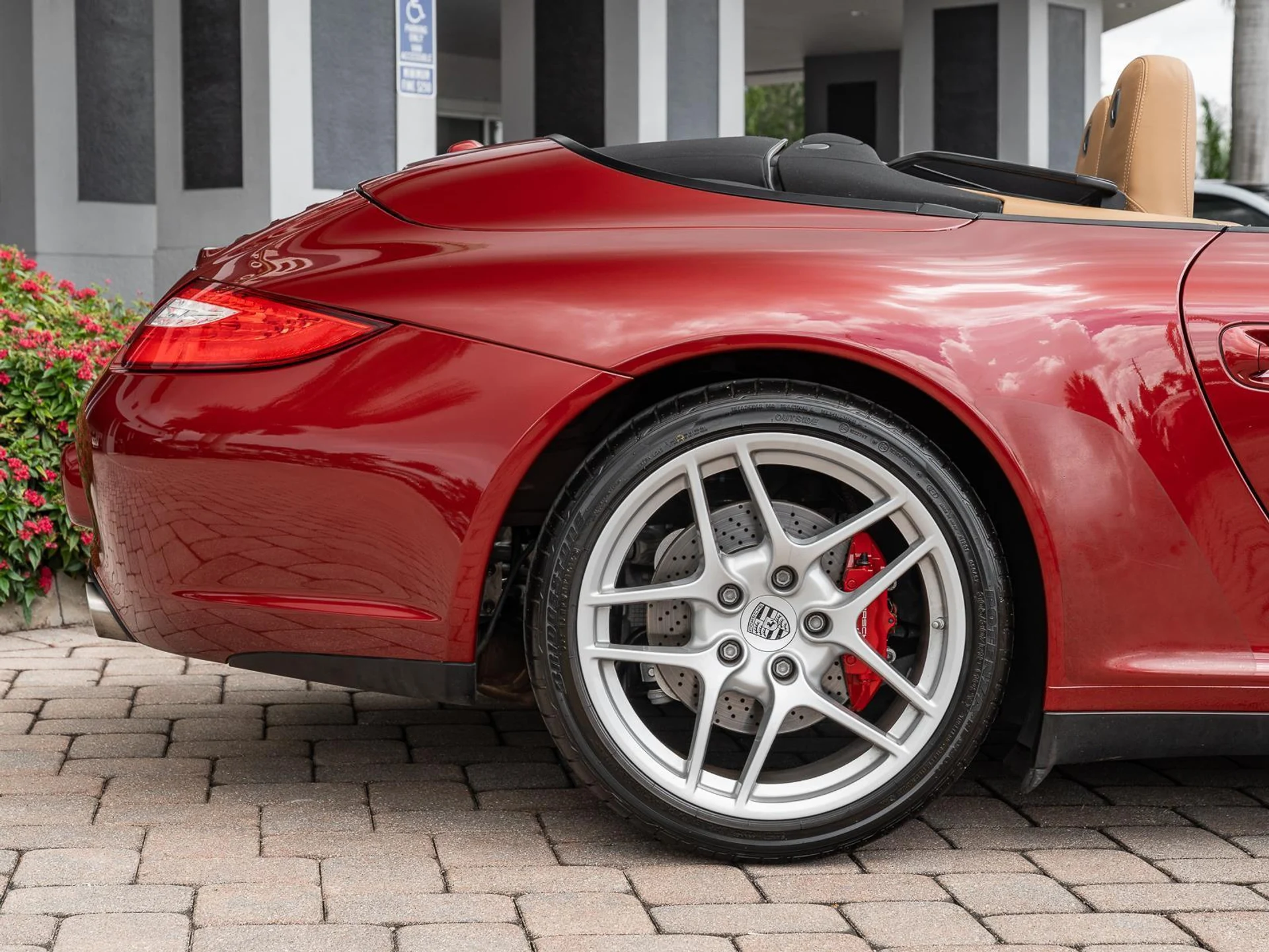 mph038_2675101992_Used_2009_Porsche_911_Carrera_4_S_1783026739_6fa063b9b1