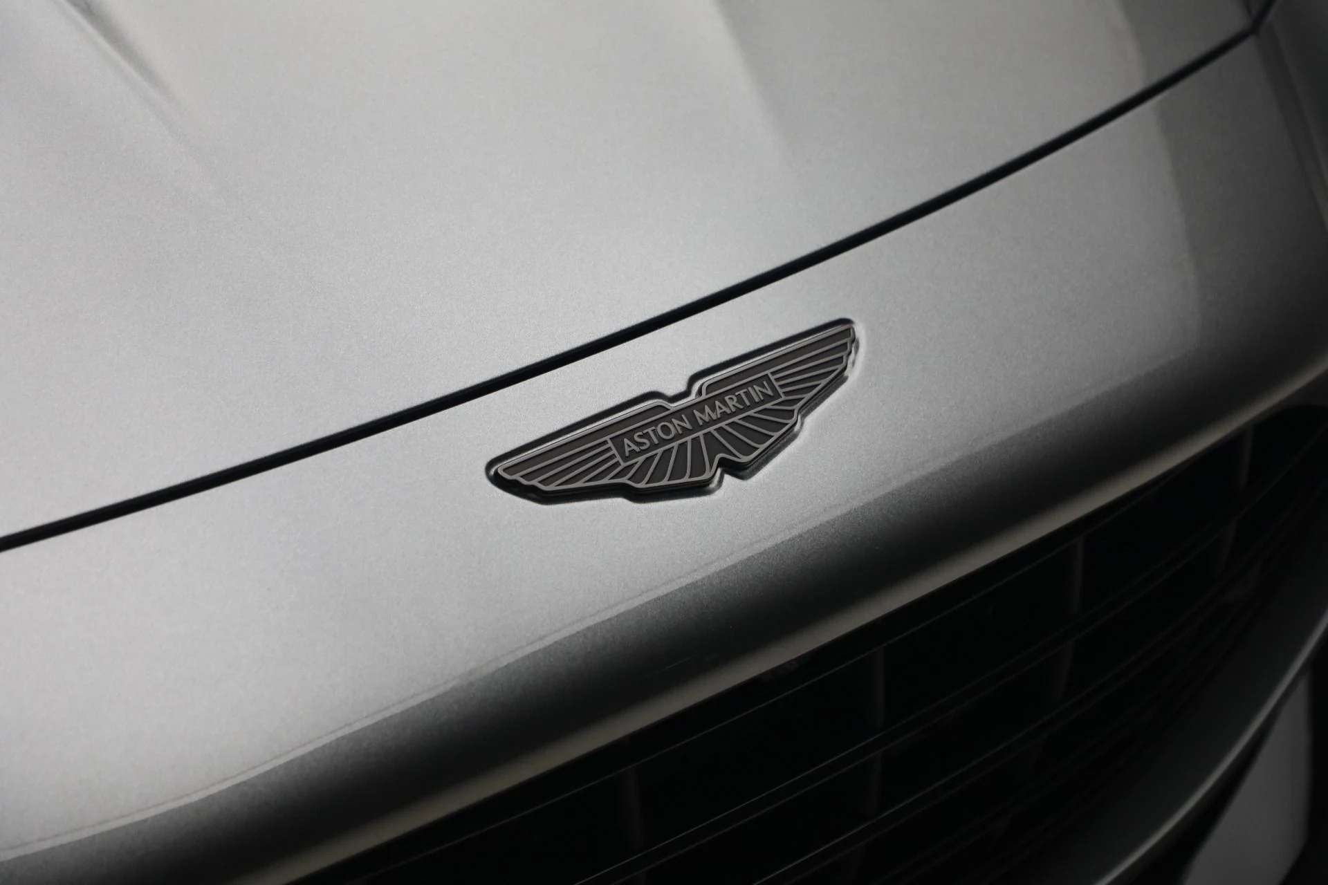 mph038_2675639262_New_2026_Aston_Martin_Vantage_S_Roadster_1787407546_5ef63bb89a