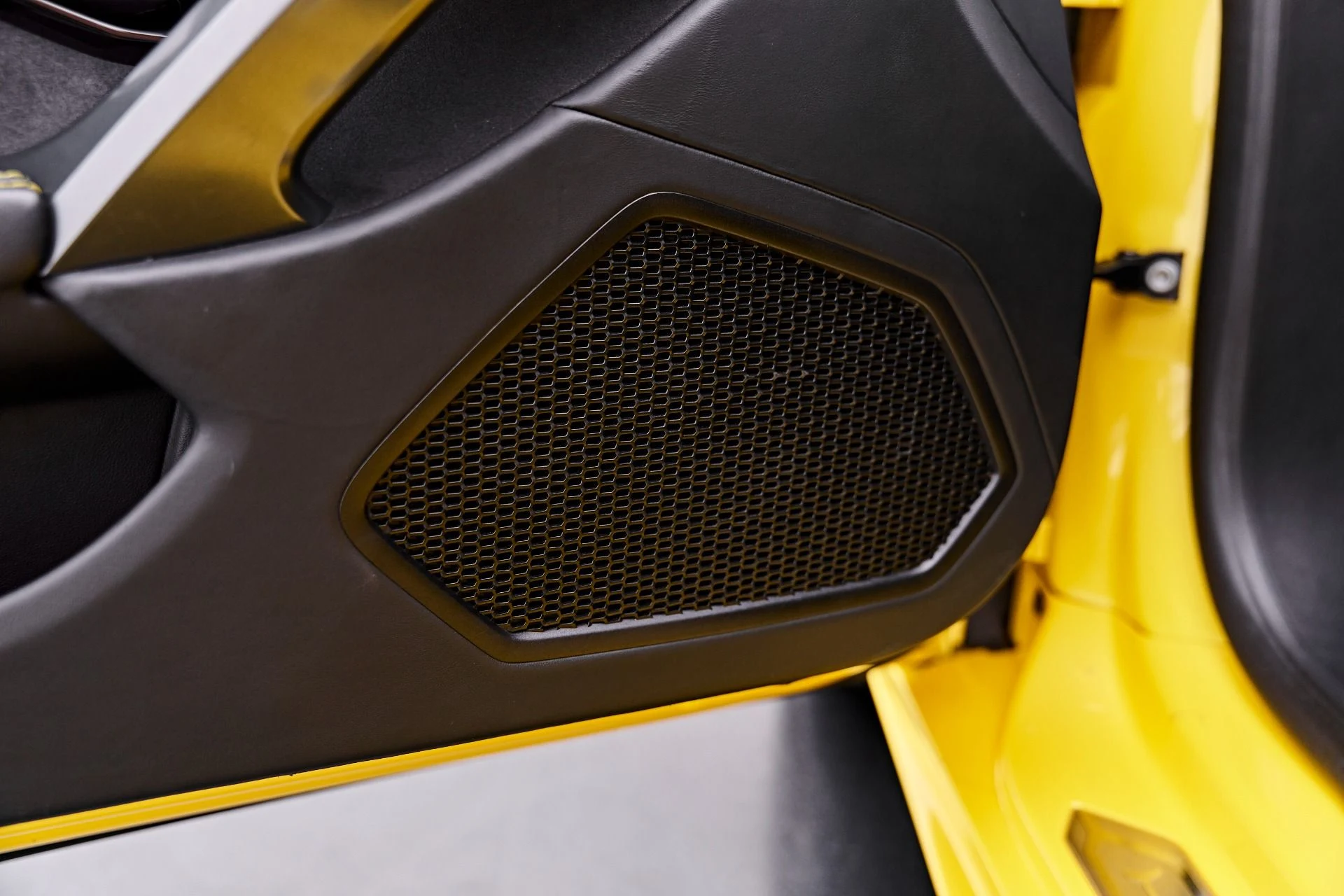 mph038_2687117713_Used_2017_Lamborghini_Huracan_1786046286_b3b2251052