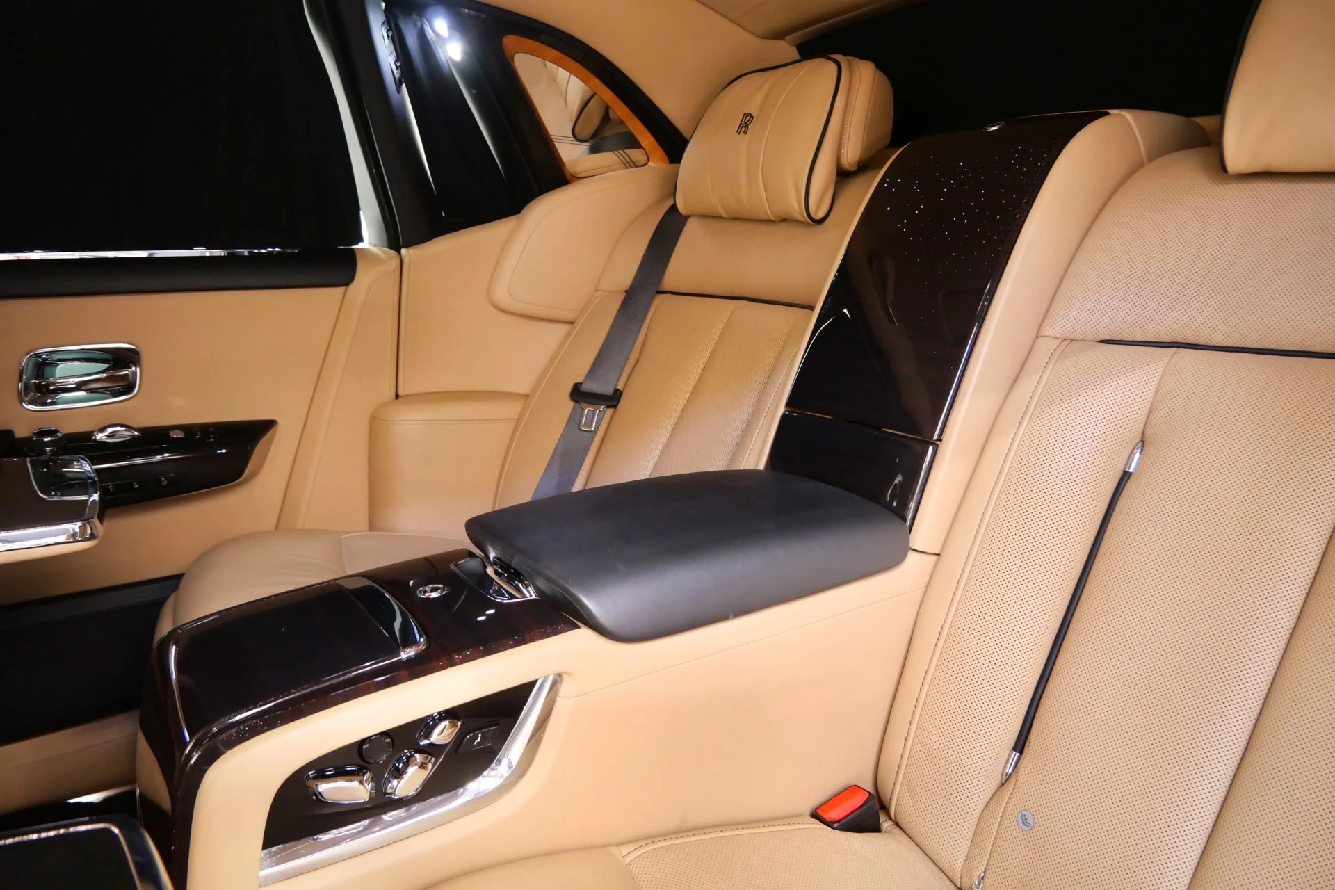 mph038_269974453_Used_2020_Rolls_Royce_Phantom_1760120905_6e8406d475