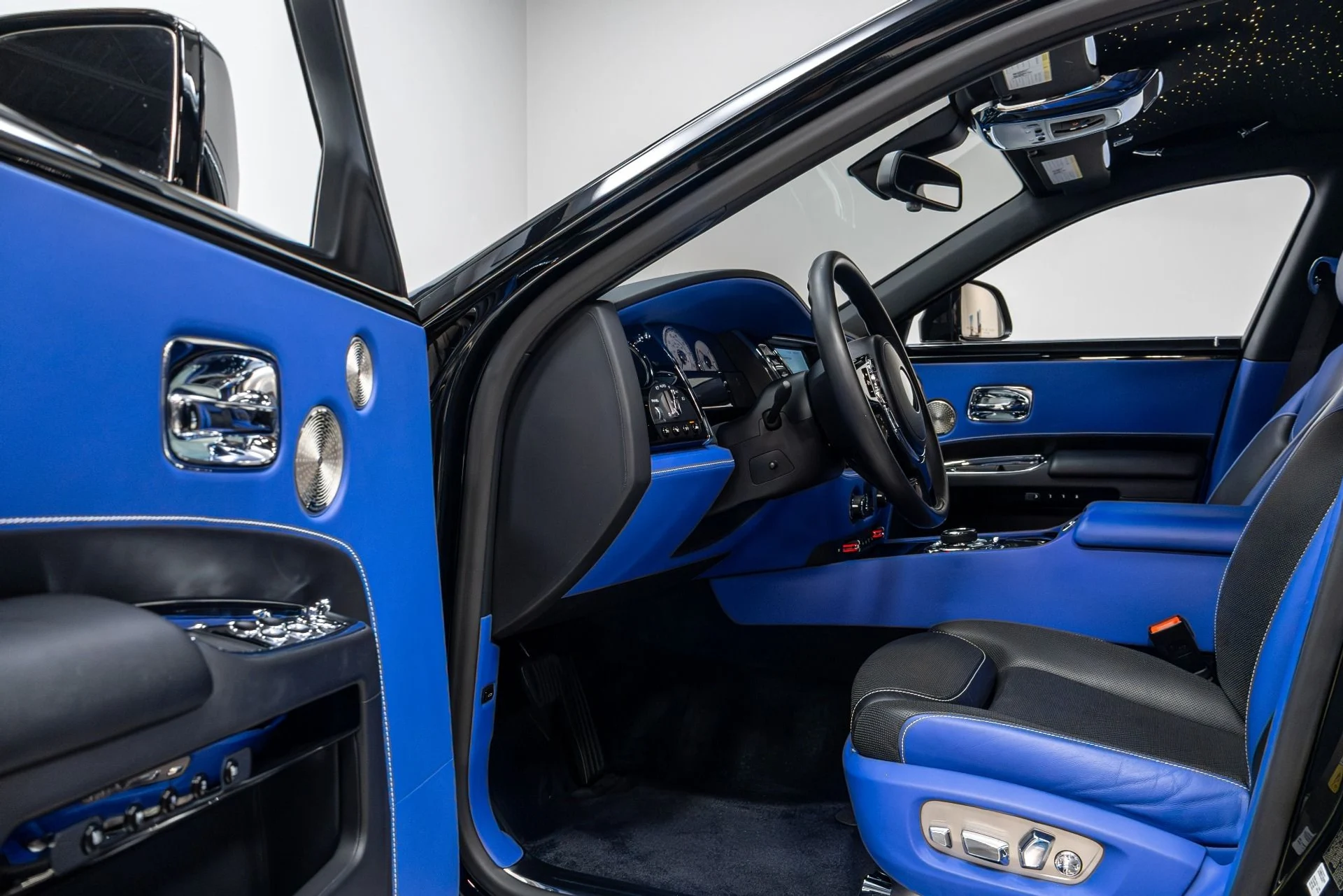 mph038_2709866608_Used_2017_Rolls_Royce_Ghost_Black_Badge_1764012368_8ff5981f4e