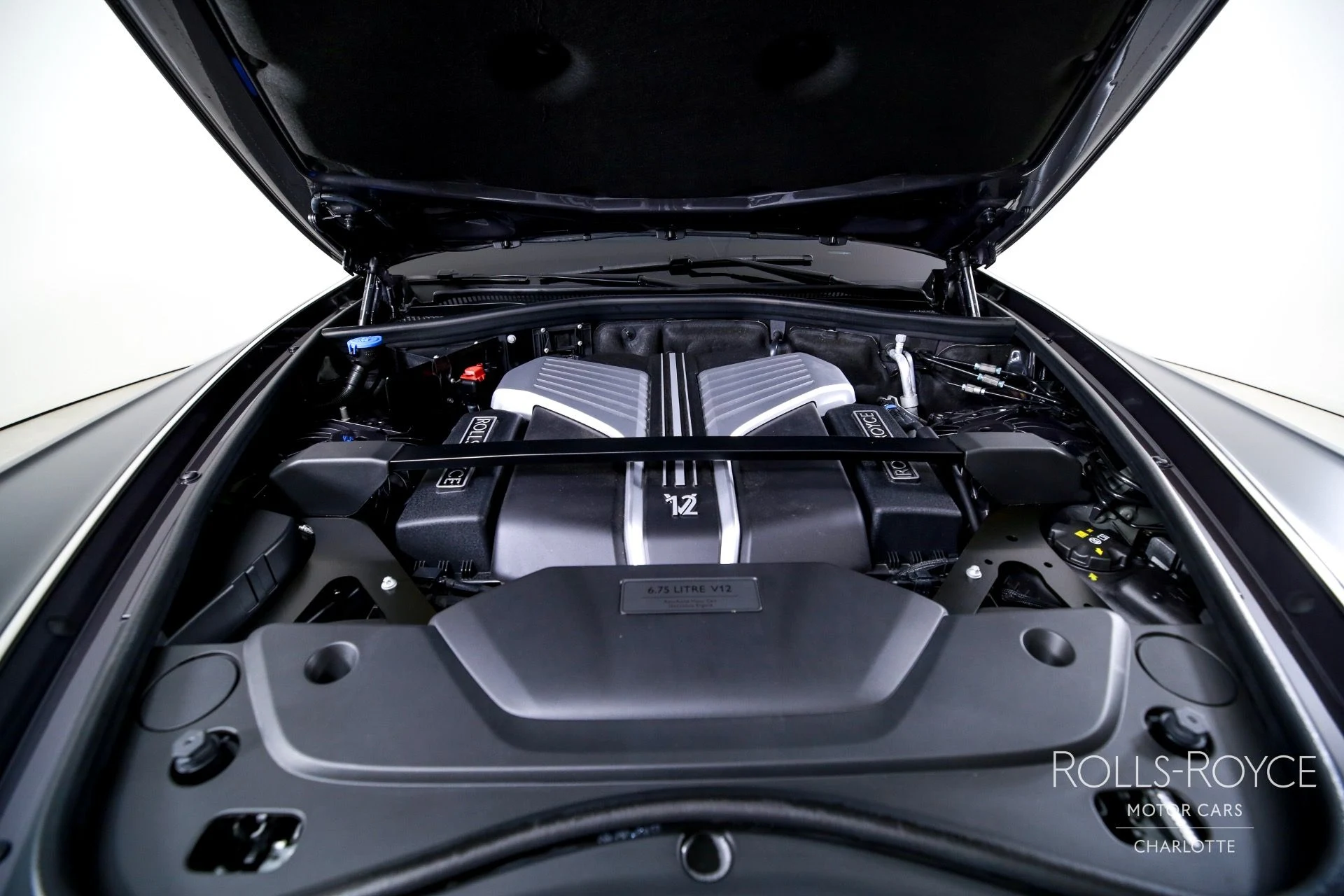 mph038_2712133560_Used_2025_Rolls_Royce_Phantom_1759509500_8ebc236509