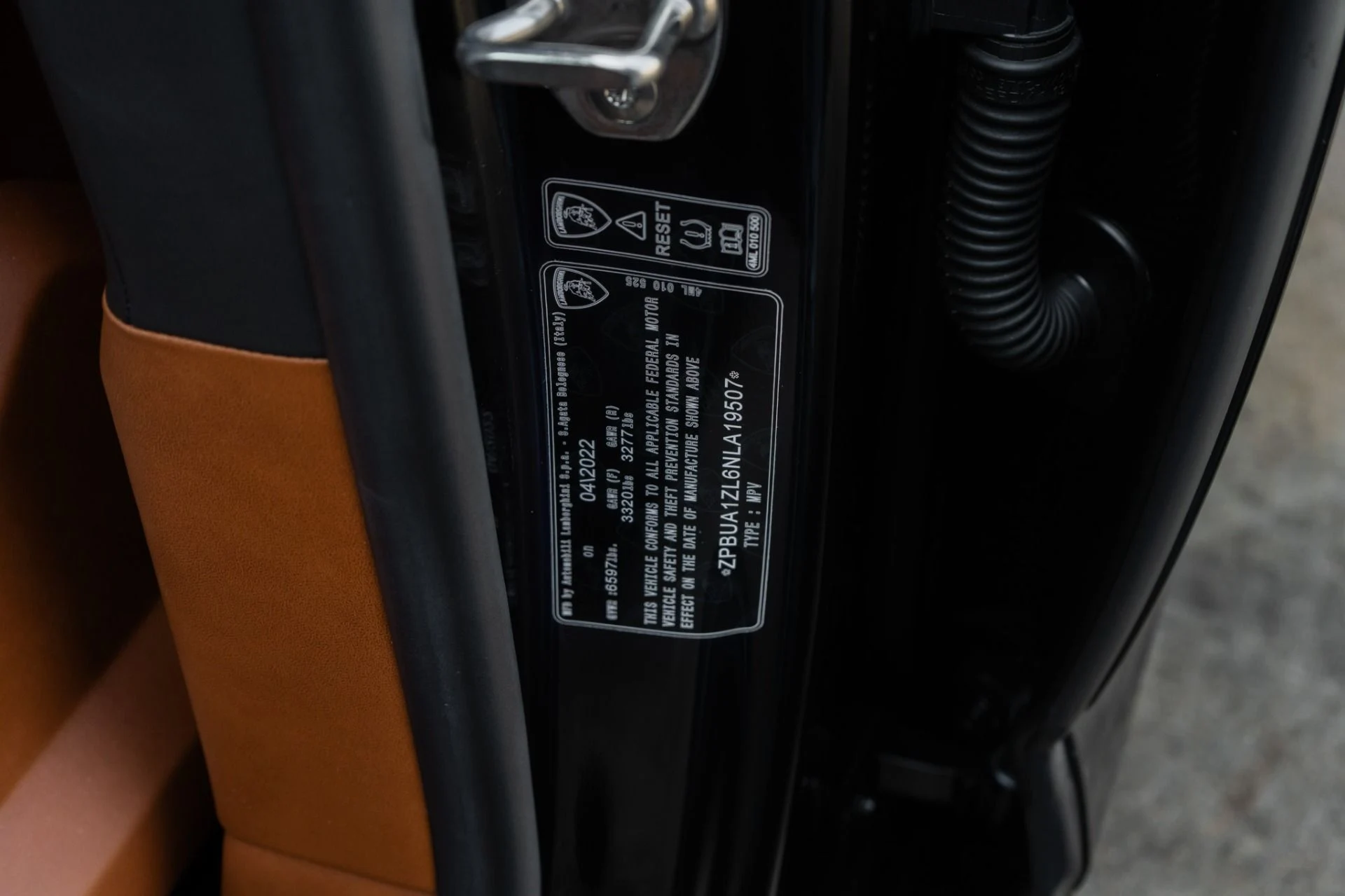 mph038_2730406588_Used_2022_Lamborghini_Urus_1777500470_9878fc36b4