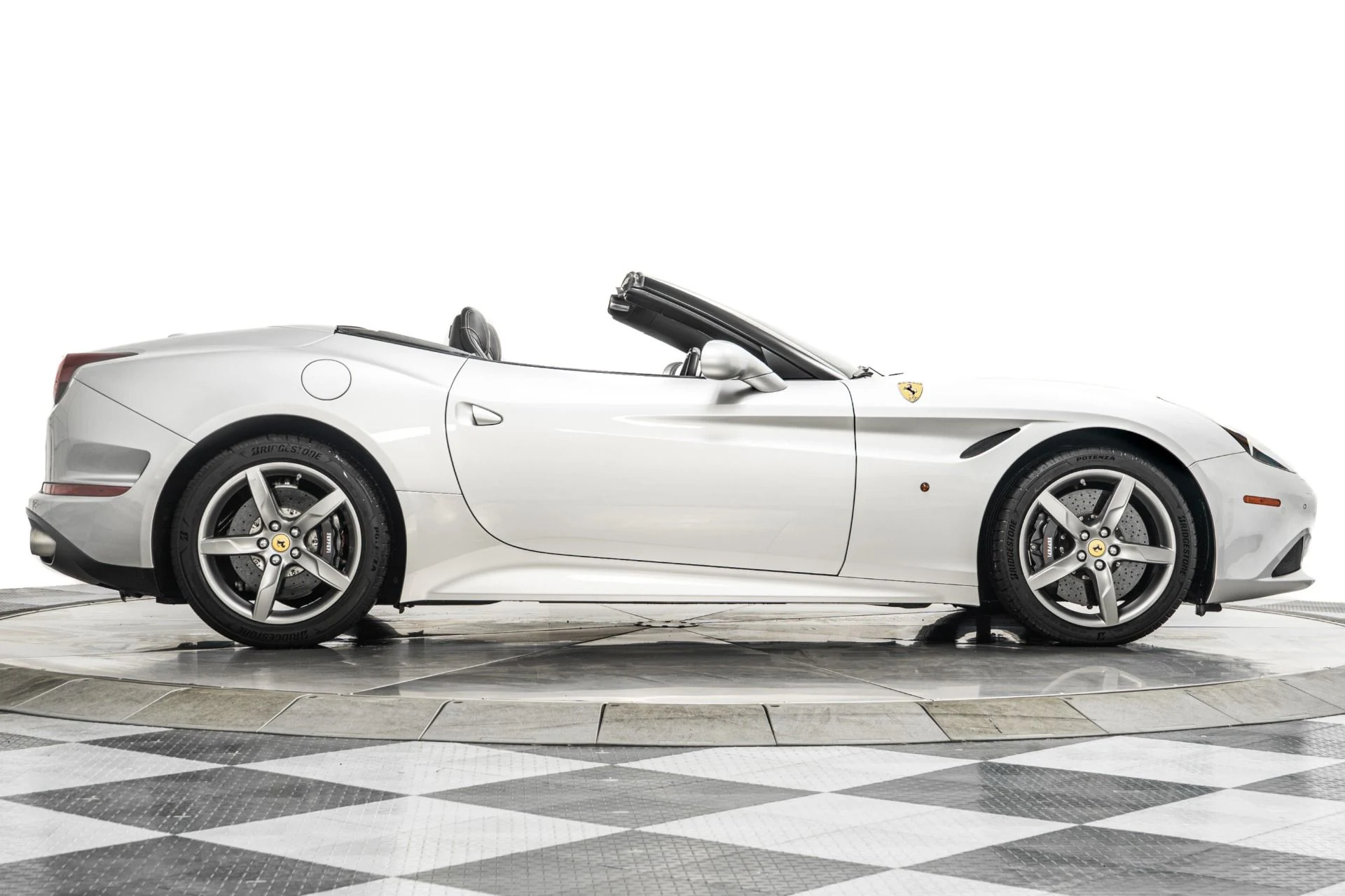 mph038_2730622949_Used_2015_Ferrari_California_T_1753996523_7473a0e09e