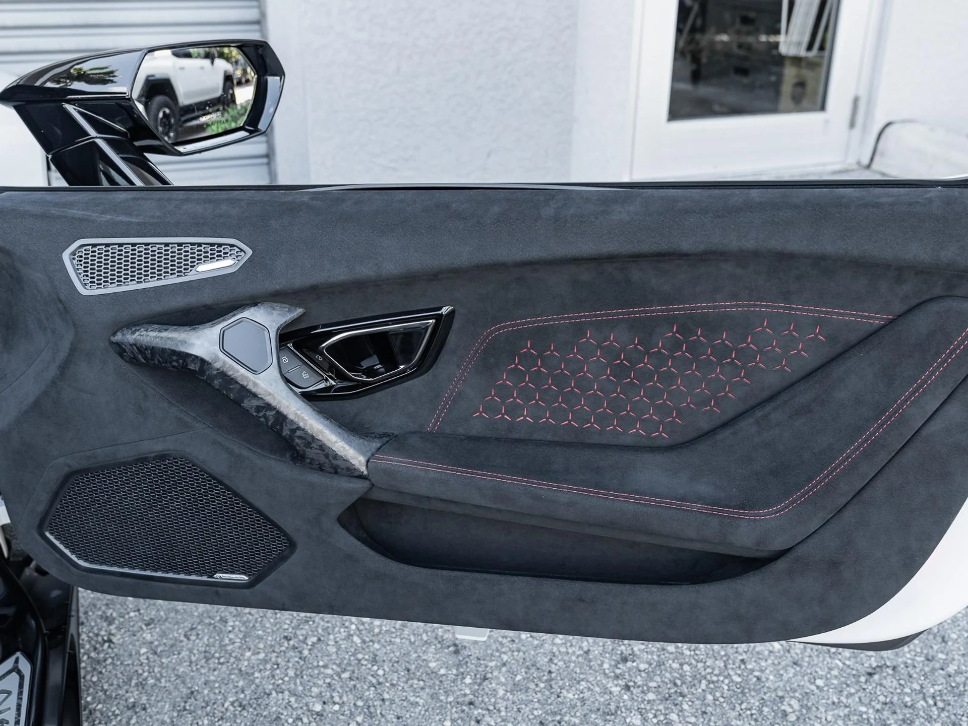 mph038_2735772184_Used_2018_Lamborghini_Huracan_Performante_Spyder_1761599162_96bb28d591