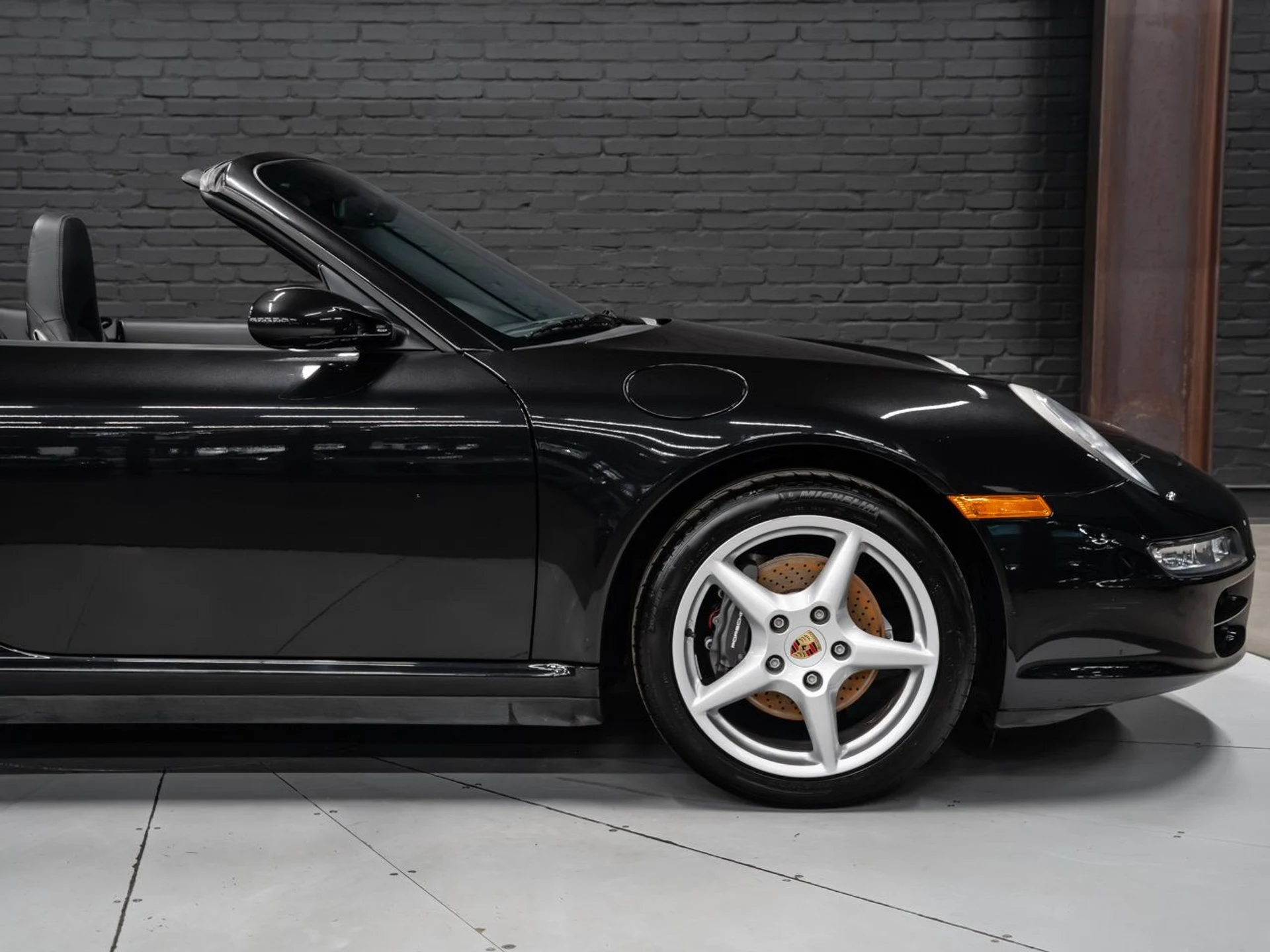 mph038_2750674327_porsche_911_2006_5396c97d6b