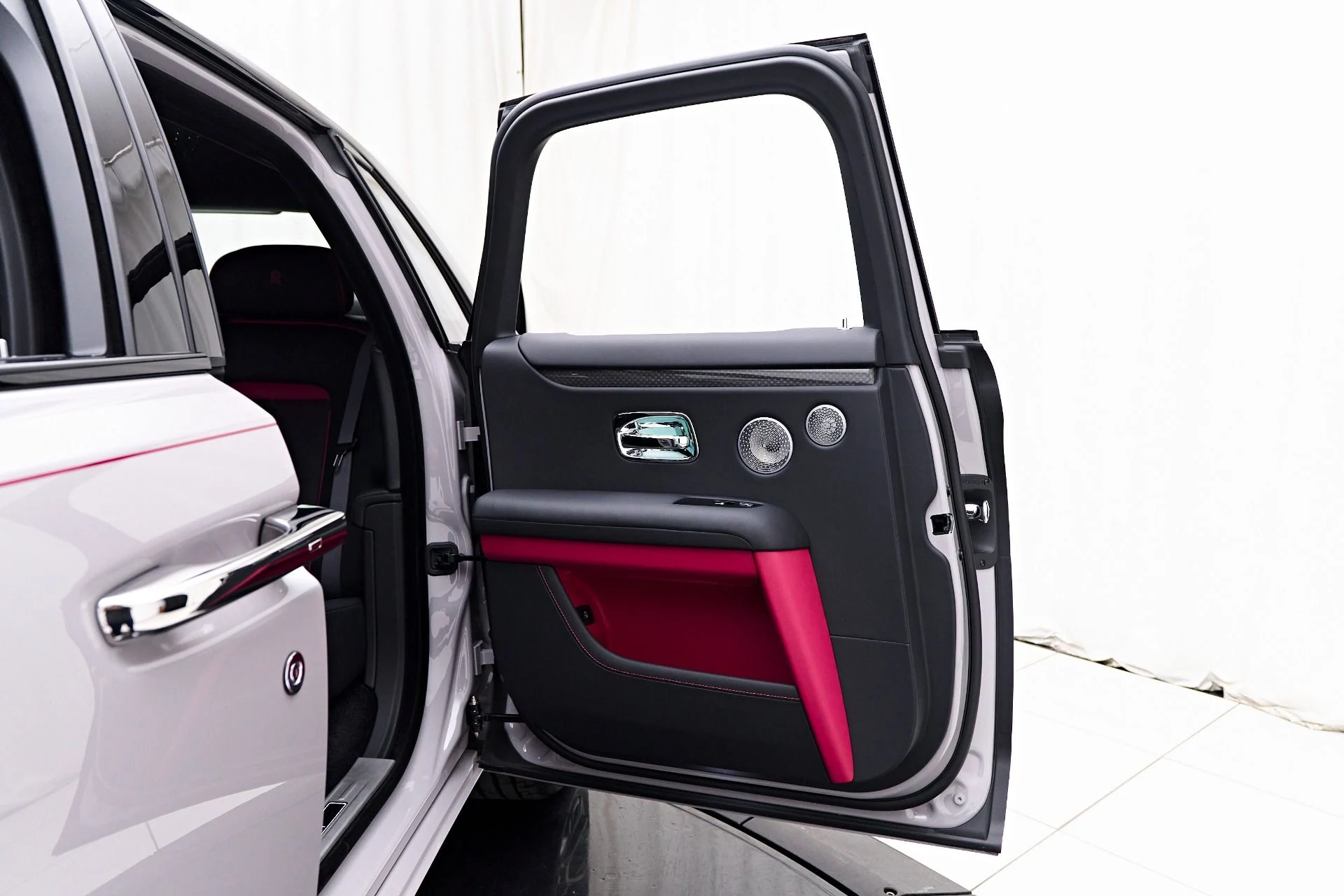 mph038_2750708130_Used_2024_Rolls_Royce_Ghost_Base_1750545546_1496eb848f