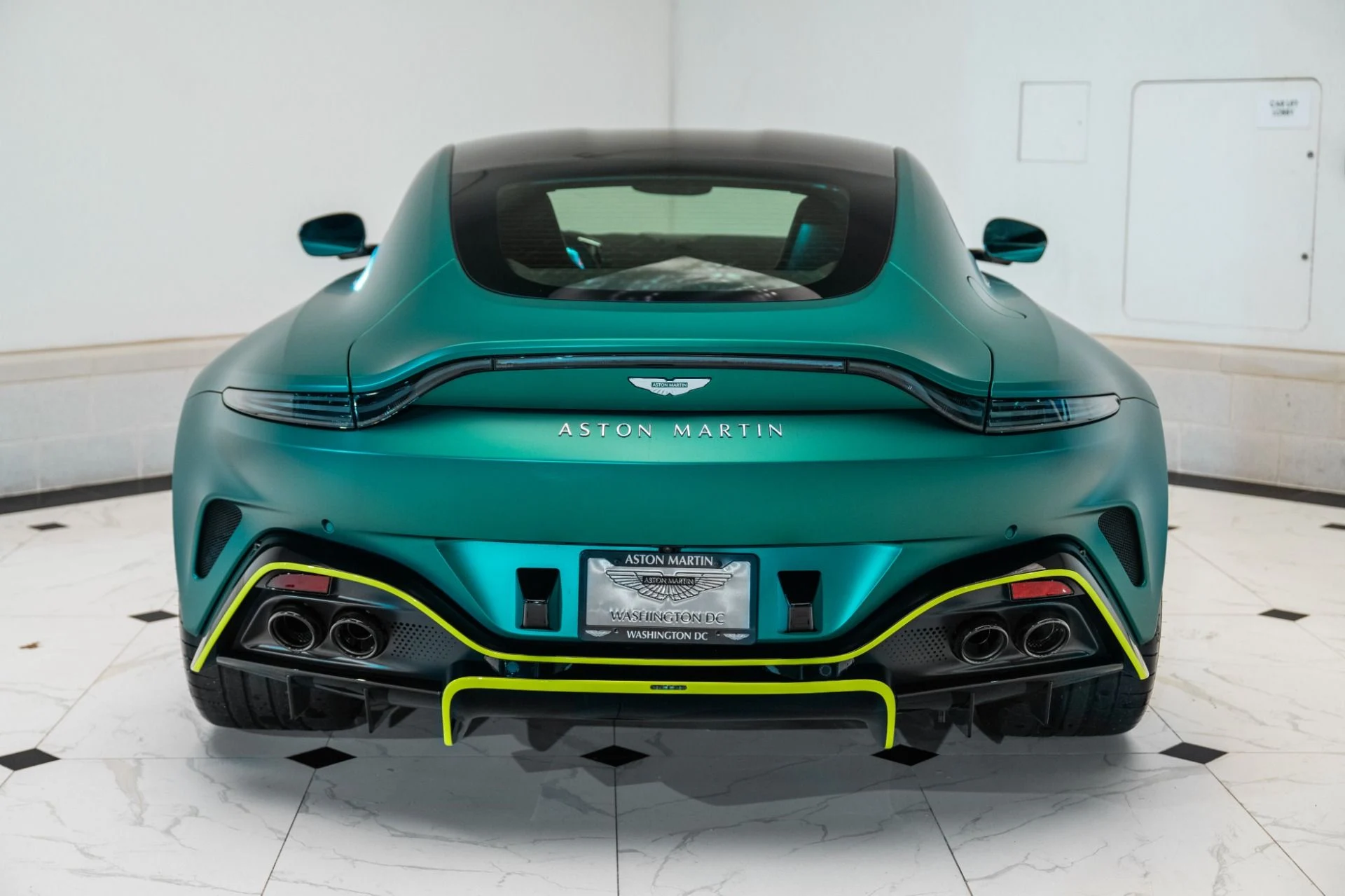 mph038_2757954015_Used_2025_Aston_Martin_Vantage_Coupe_1734713589_7089fe4917