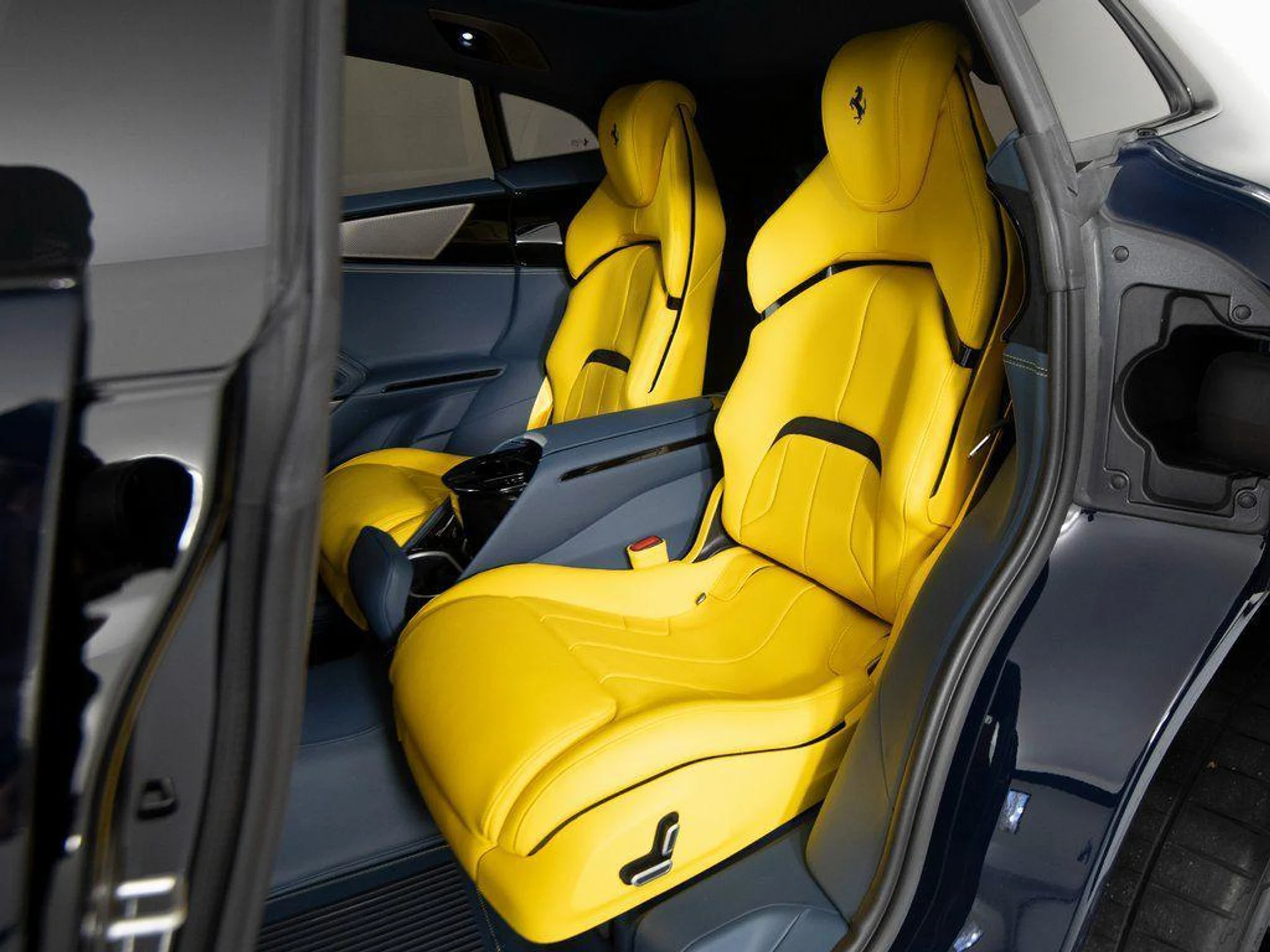 mph038_2759632609_Ia_EJ_Jjzu7o_Esr8yj_Am_MUYX_9_INV_4_873786369b