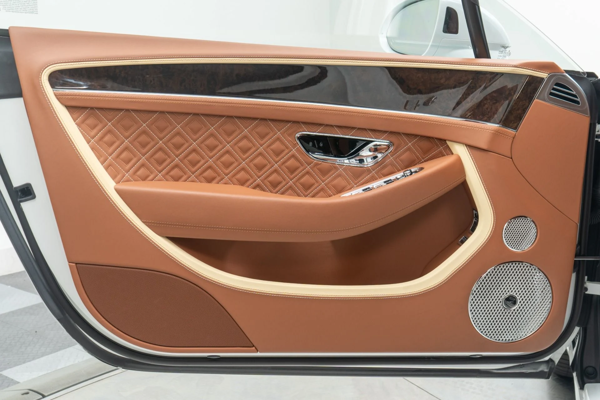 mph038_2769003953_Used_2022_Bentley_Continental_GT_Speed_W12_Power_Rotating_Display_Blackline_Specification_1771438212_b9d1c42dd0