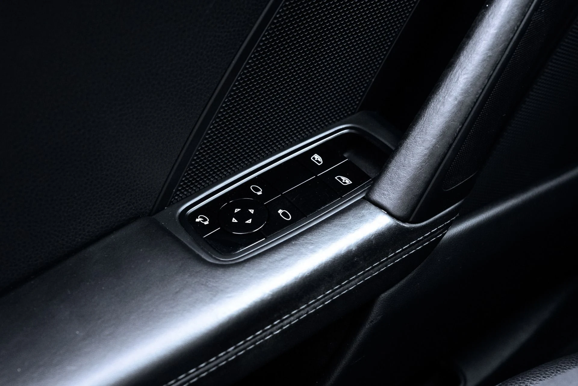 mph038_2771107326_Used_2020_Porsche_911_Carrera_1775067538_2026b998f5