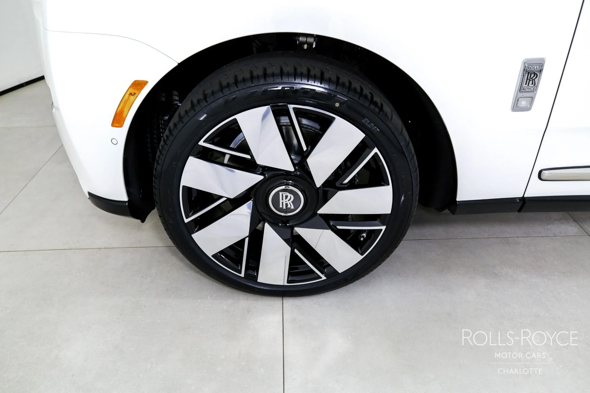 mph038_2772062430_Used_2025_Rolls_Royce_Cullinan_1745264127_77437c696a