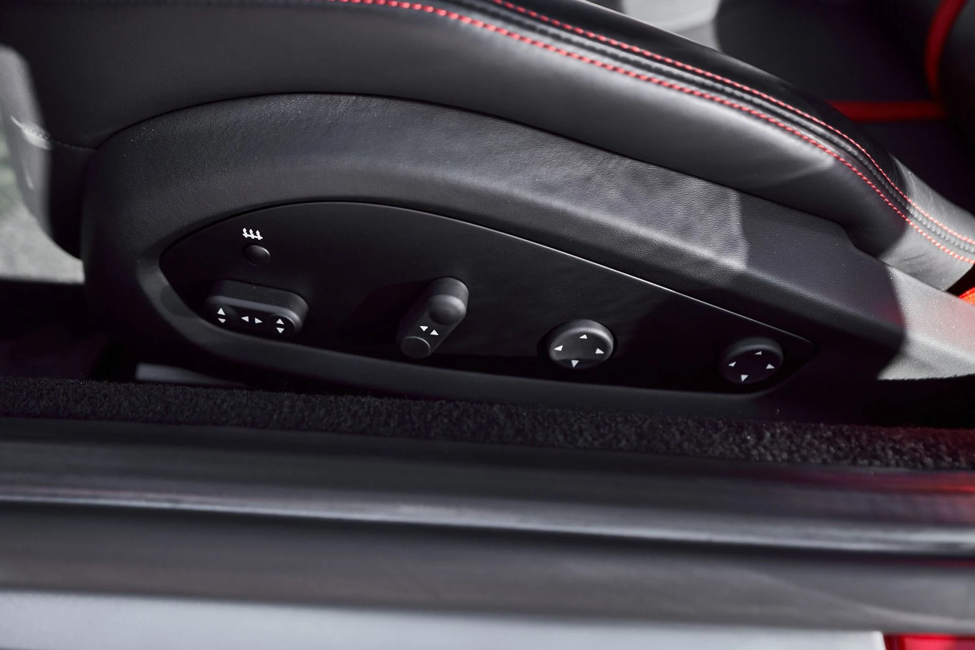 mph038_2773758594_Used_2018_Ferrari_812_Superfast_Base_1767042820_53a8666659